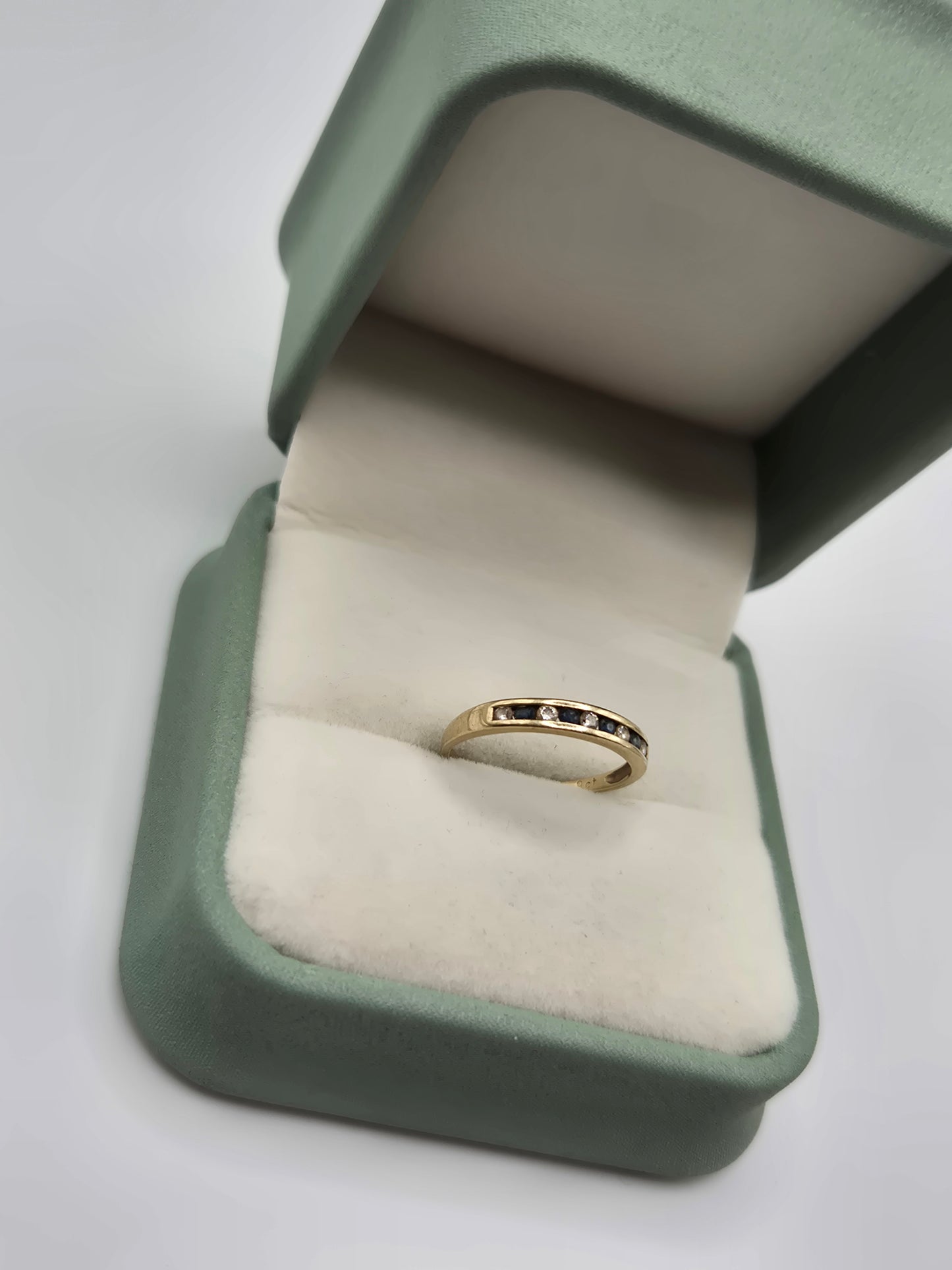 9ct gold sapphire and cz ring