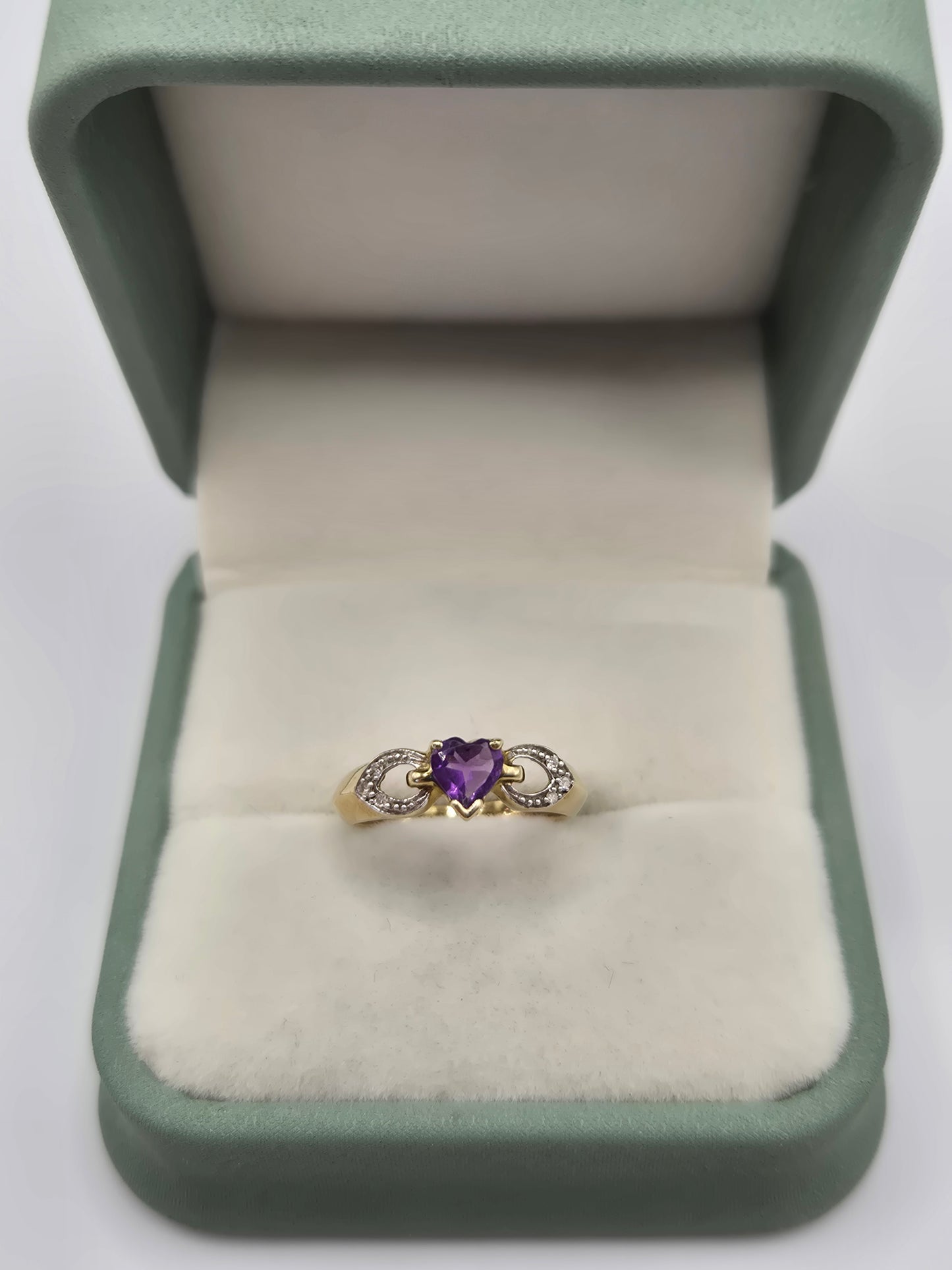 9ct gold amethyst and diamond ring