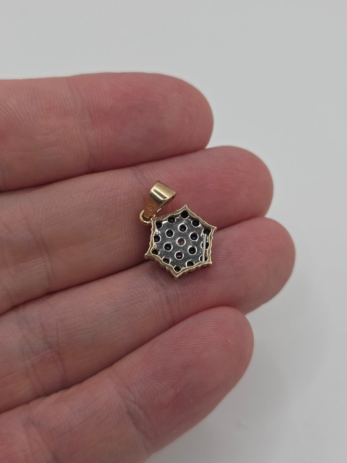 9ct gold sapphire and diamond pendant
