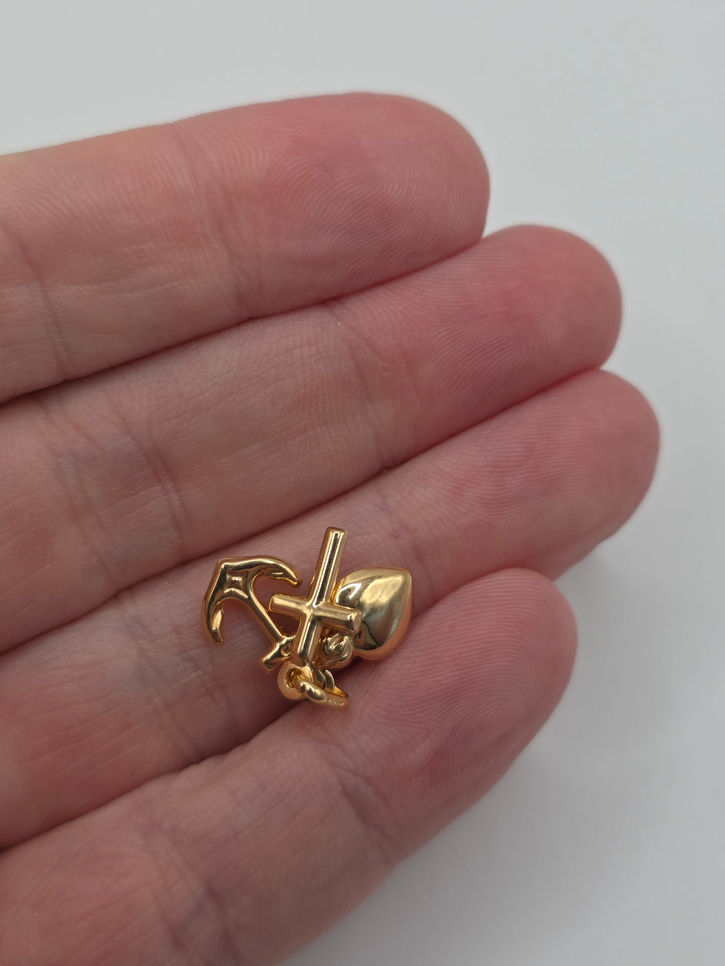 9ct gold hope,faith and charity charm