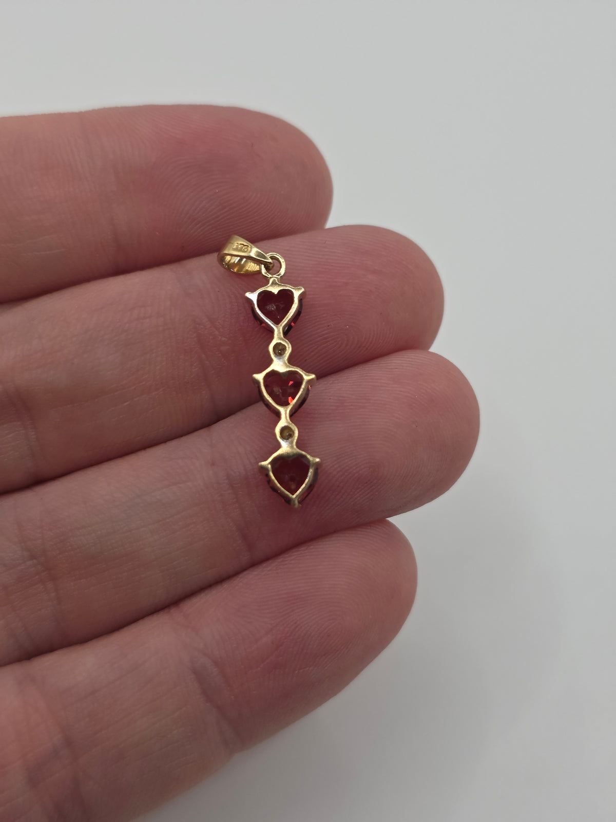 9ct gold garnet and diamond pendant