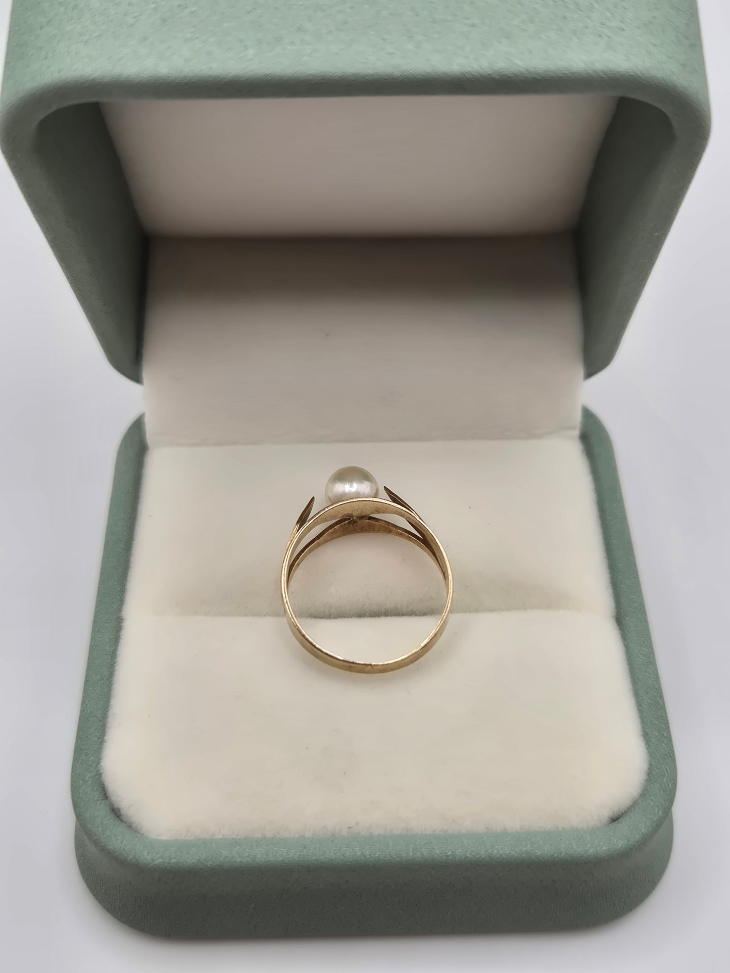 9ct gold pearl ring