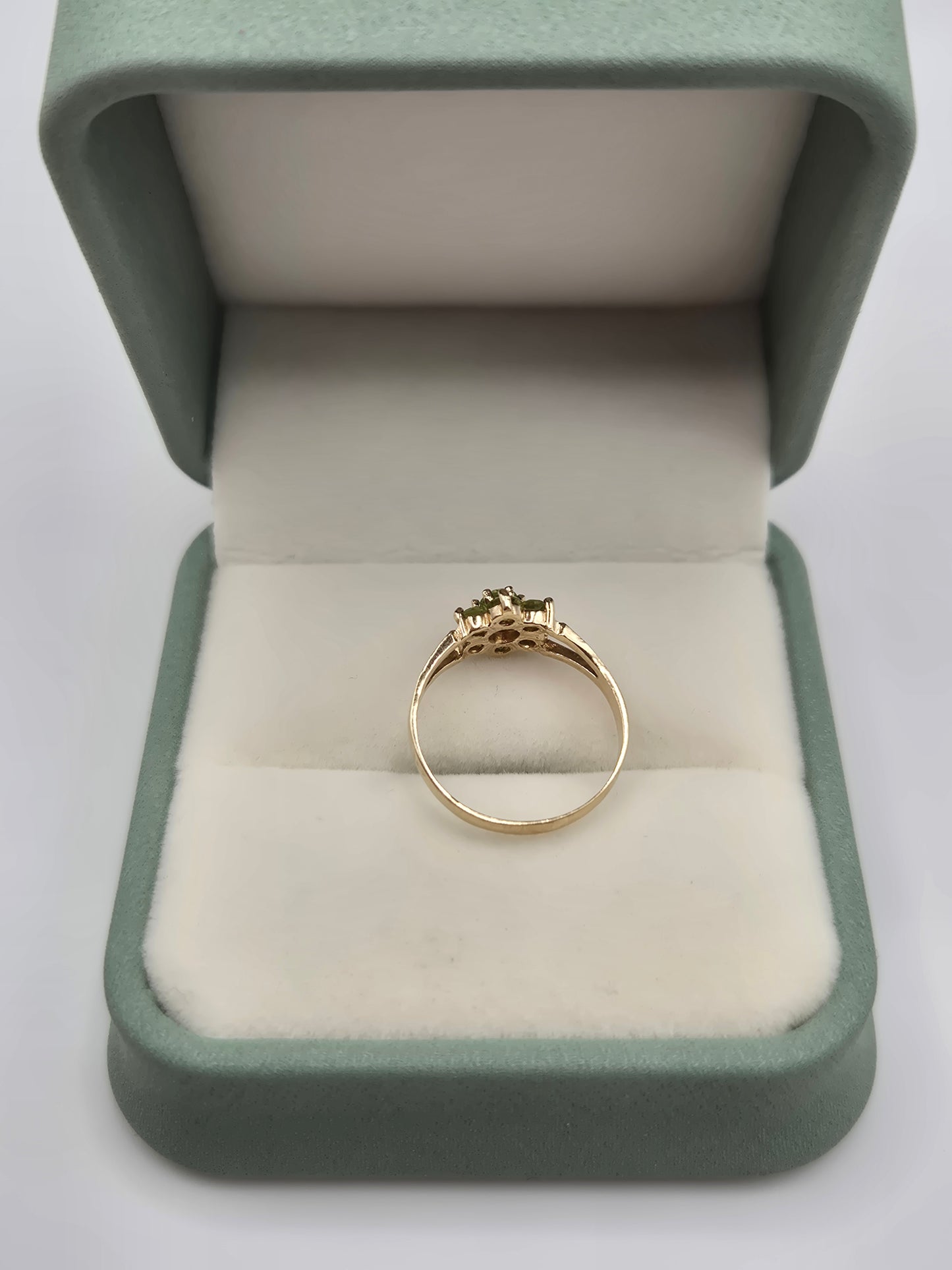 9ct gold peridot ring