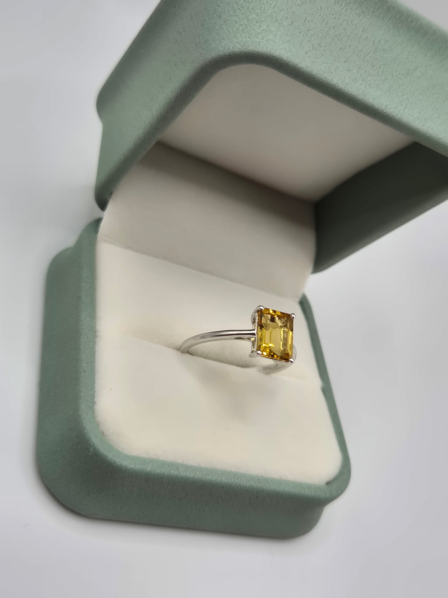 9ct white gold citrine ring