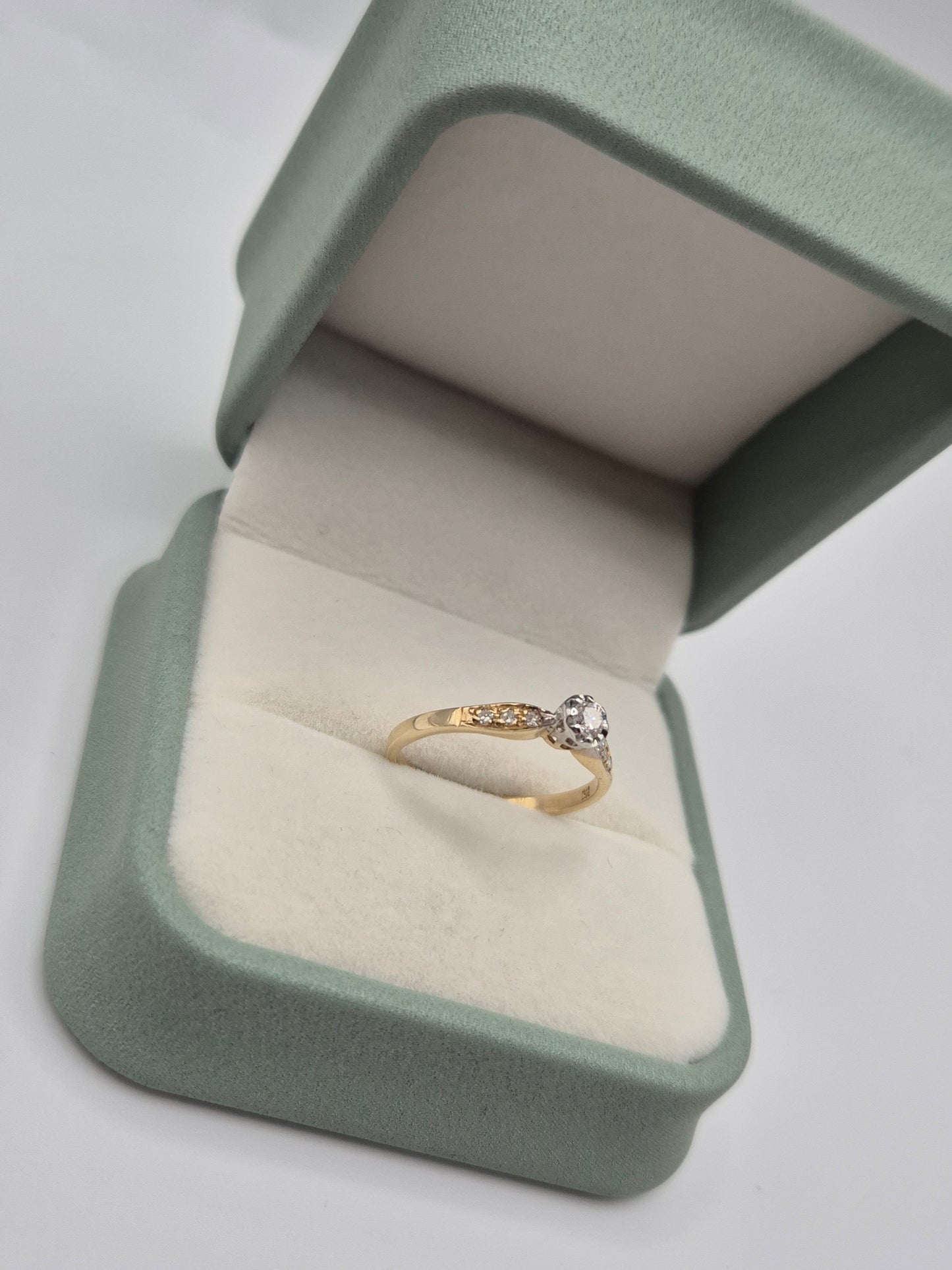 9ct gold diamond ring