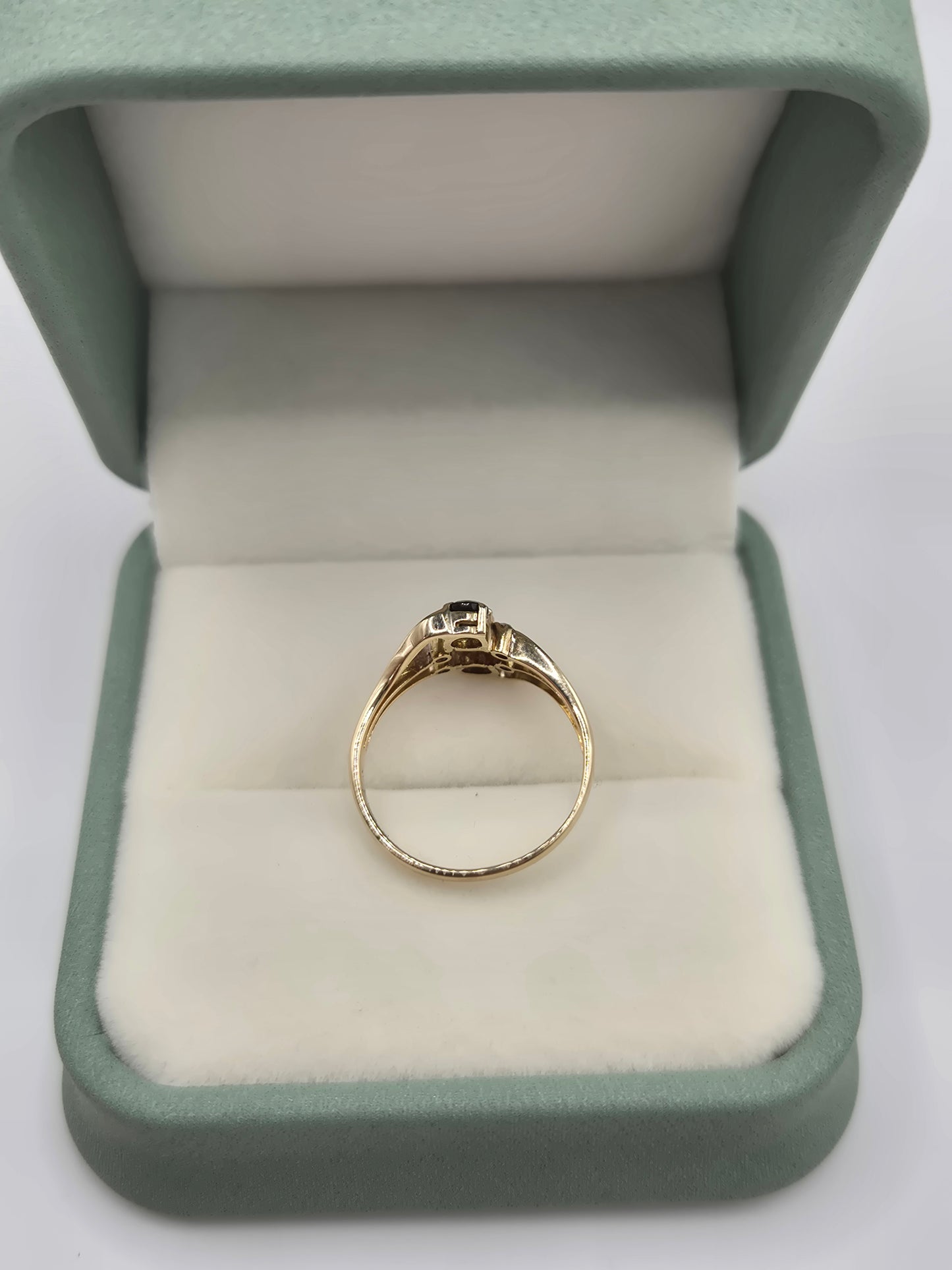 14ct gold sapphire and diamond ring