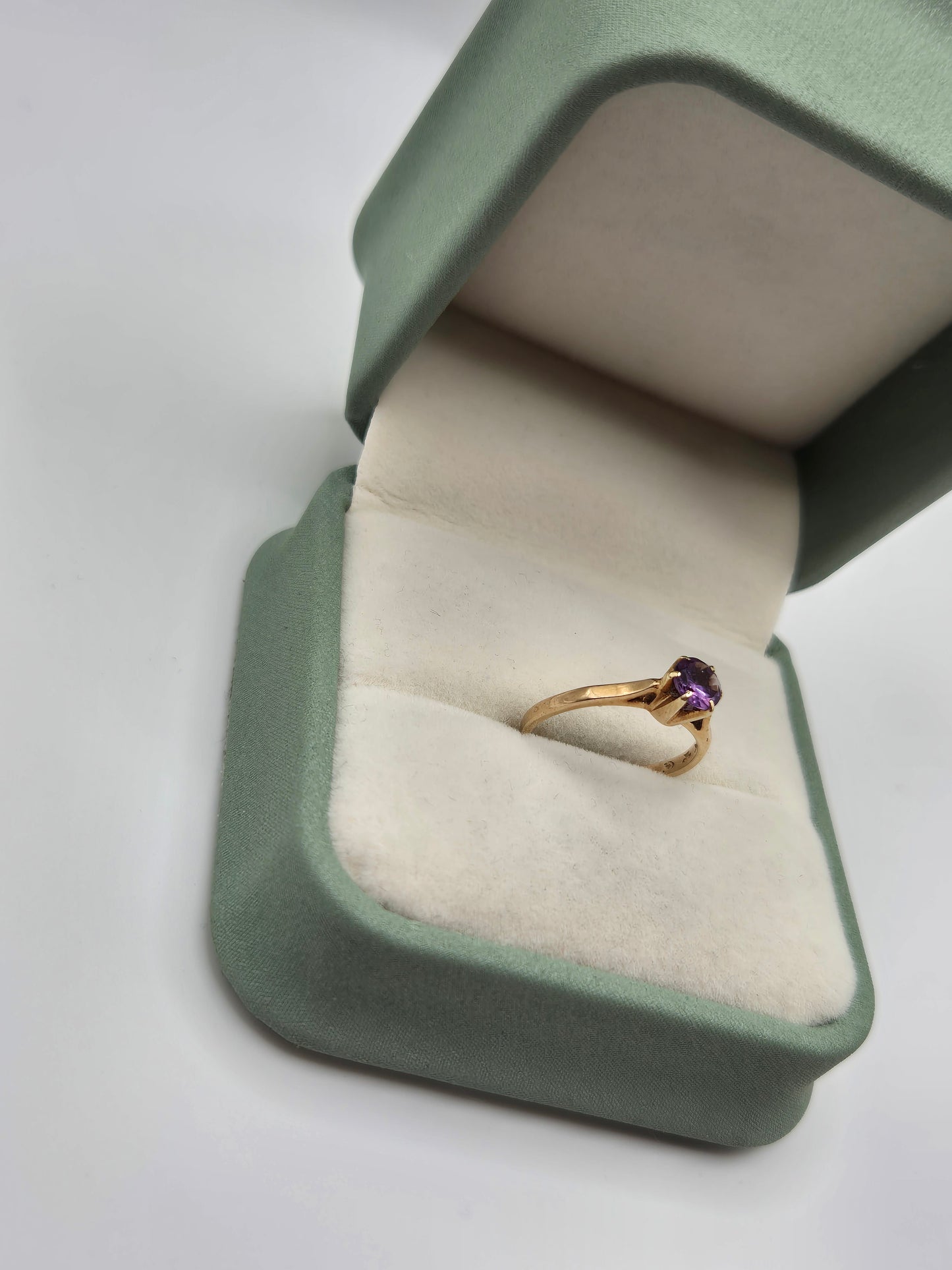 9ct gold gemstone ring
