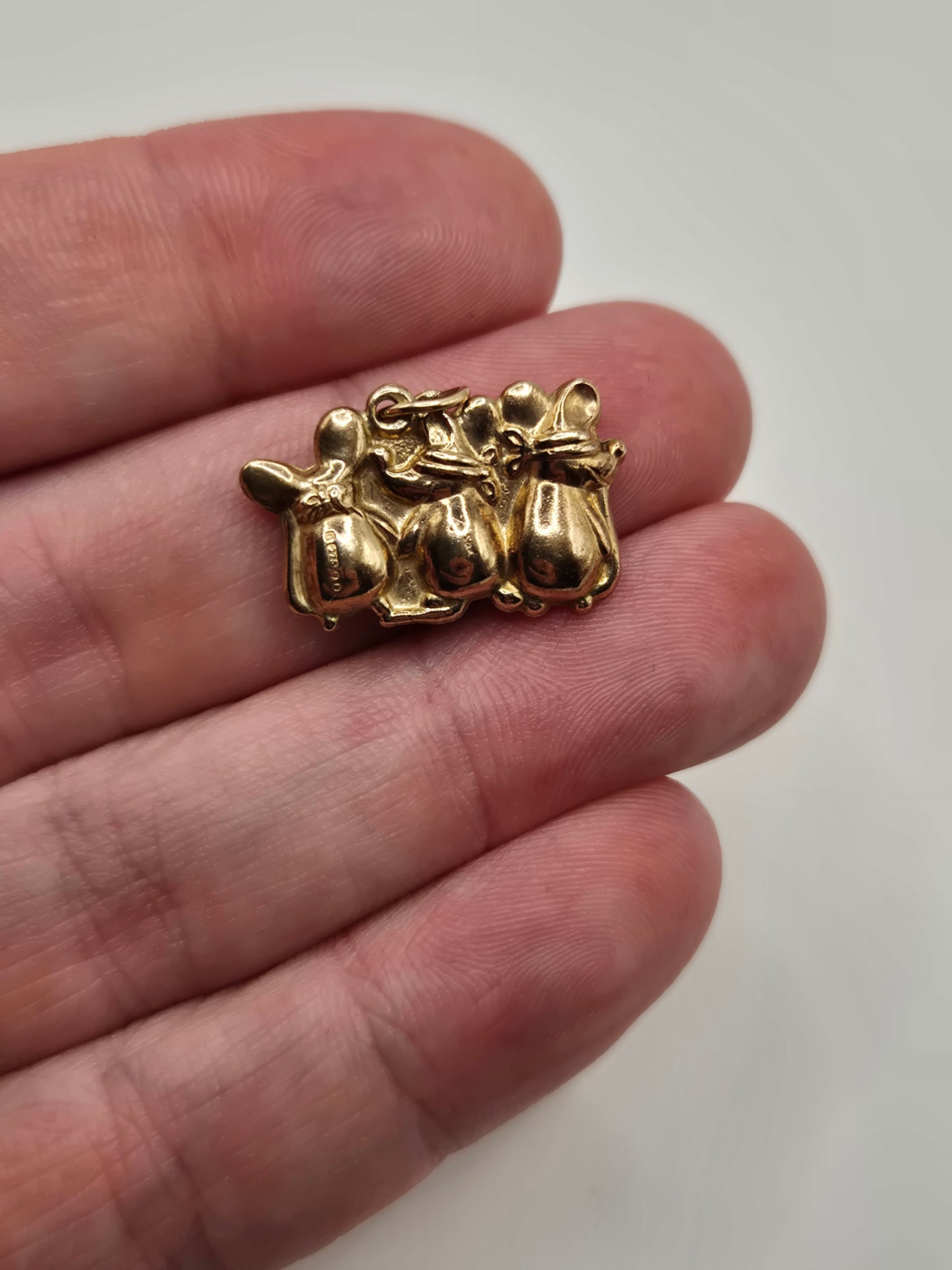 9ct gold "three blind mice" Charm