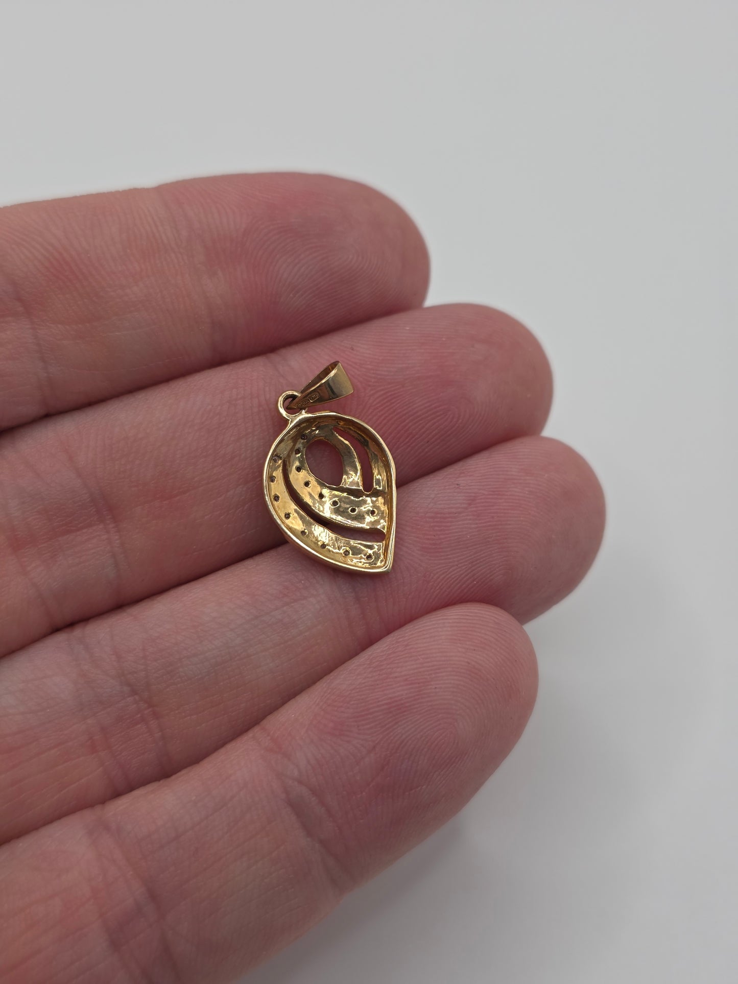 9ct gold diamond pendant