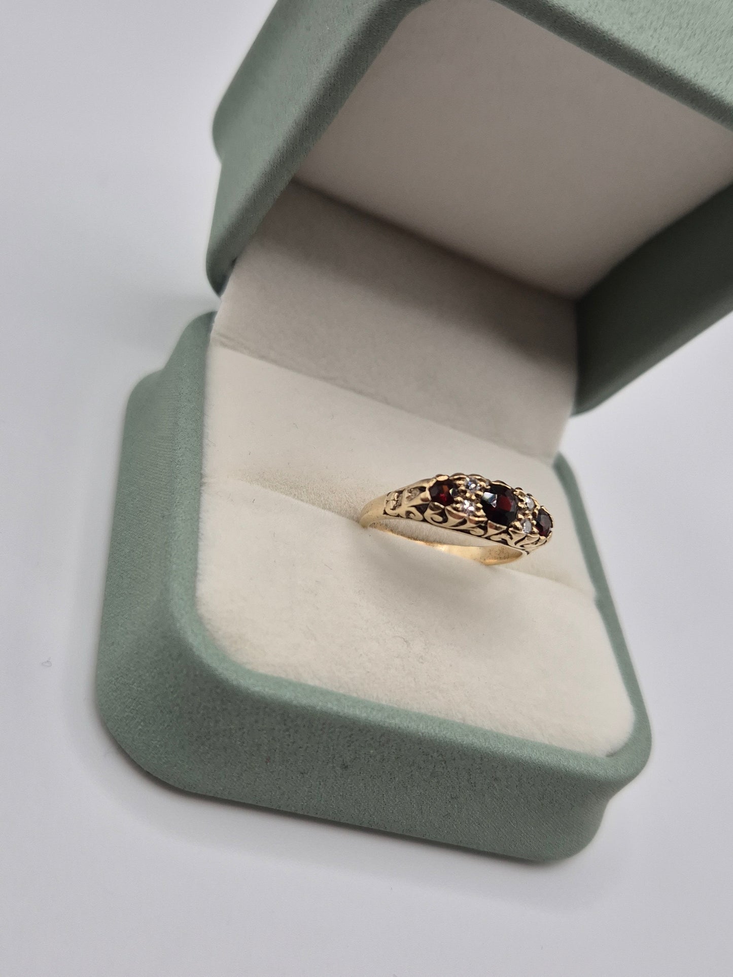 Heavy 9ct gold garnet and diamond ring