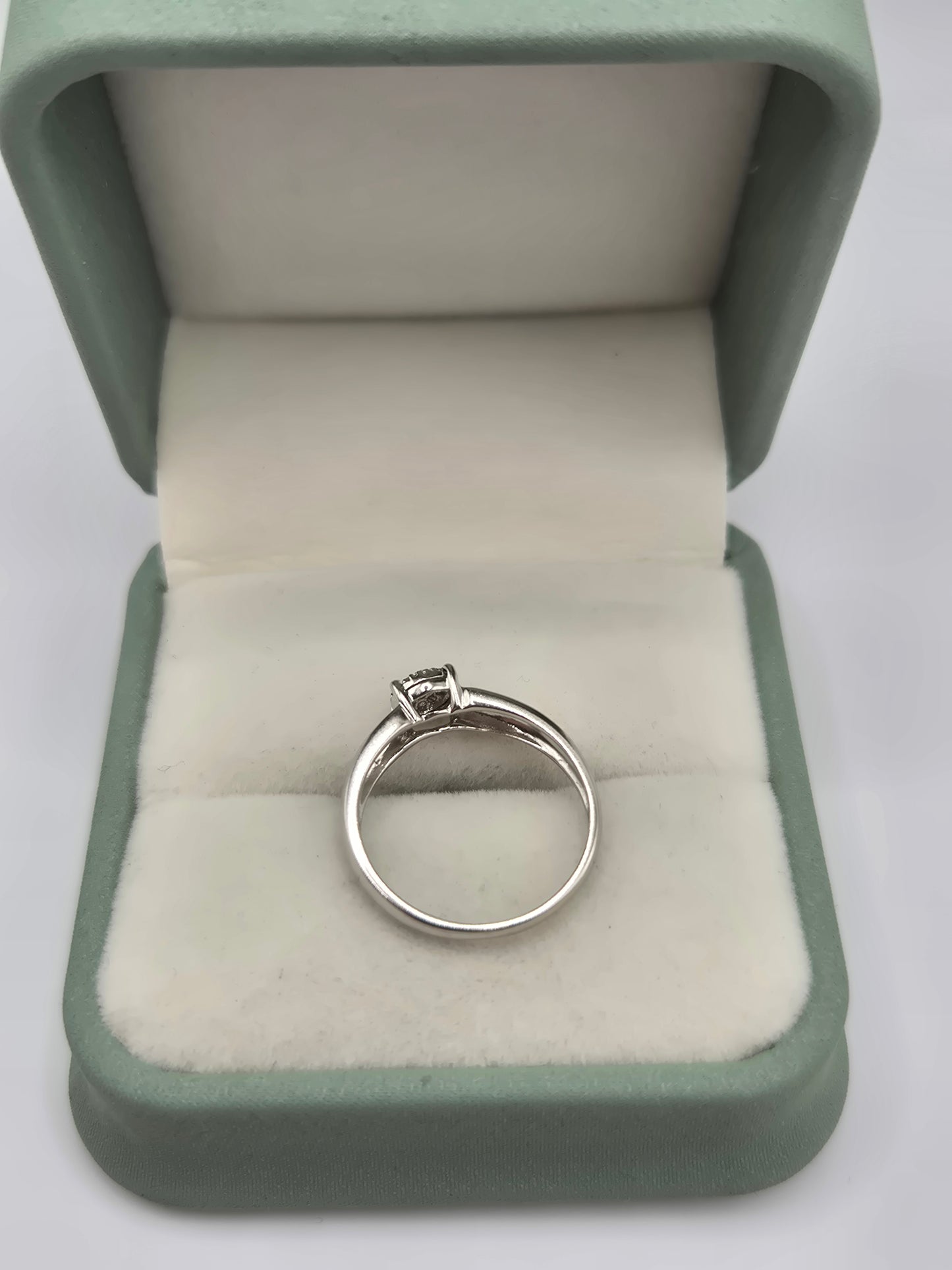 9ct white gold diamond cluster ring
