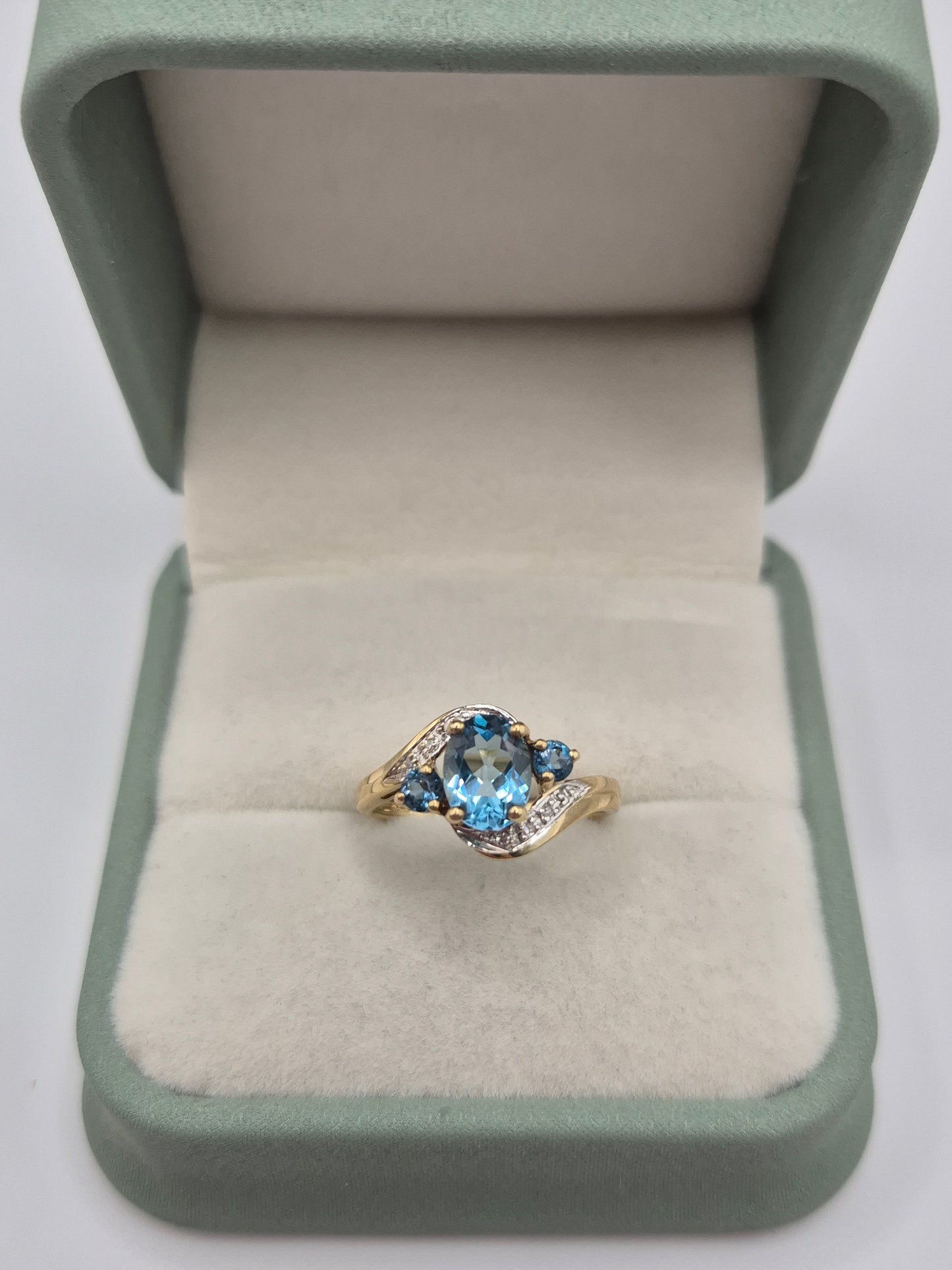 9ct gold topaz and diamond ring
