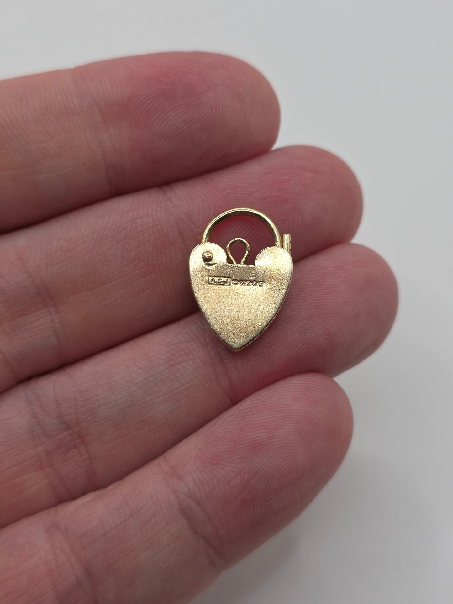 9ct gold padlock 36