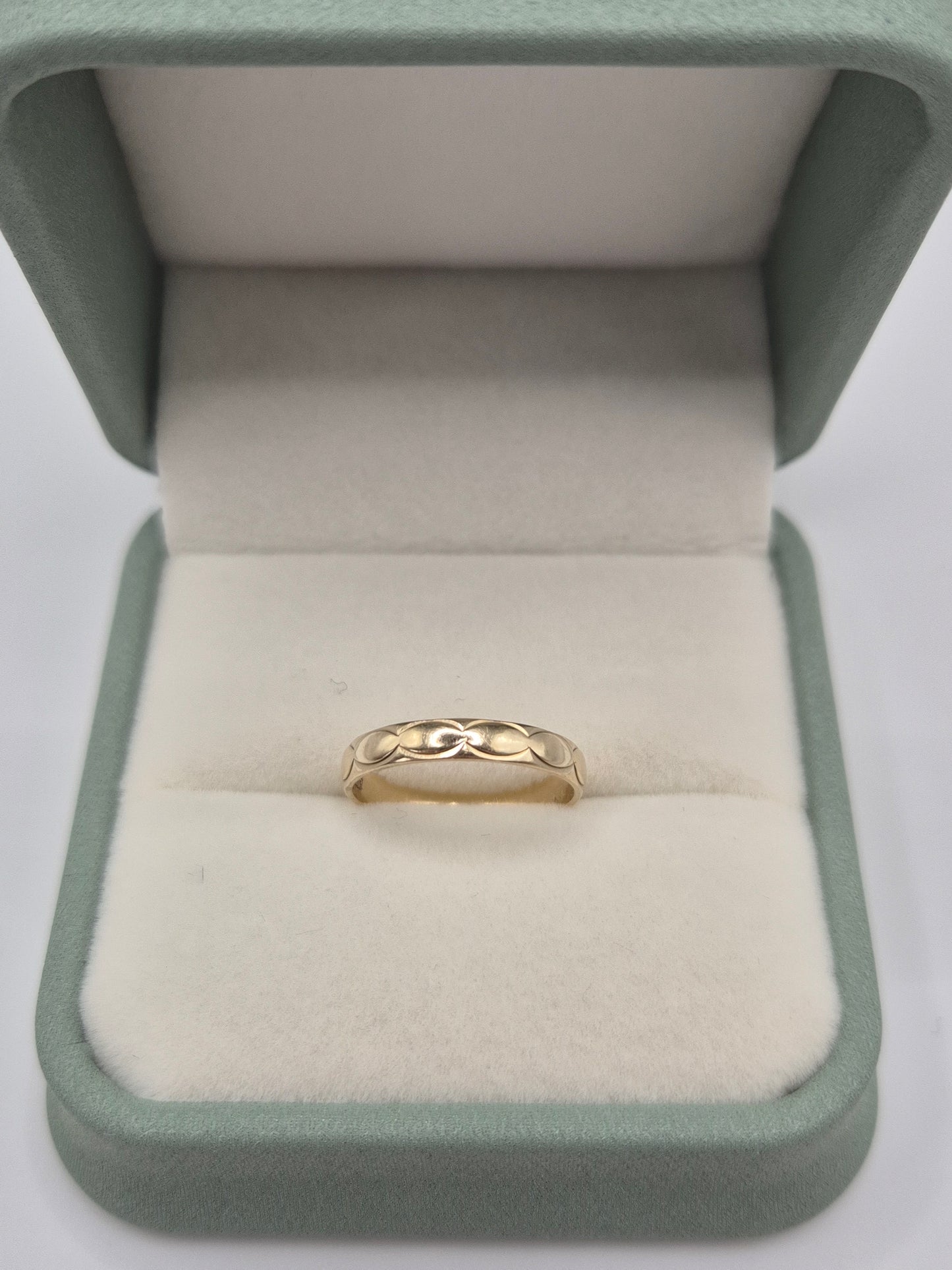 9ct gold patterned bandbring