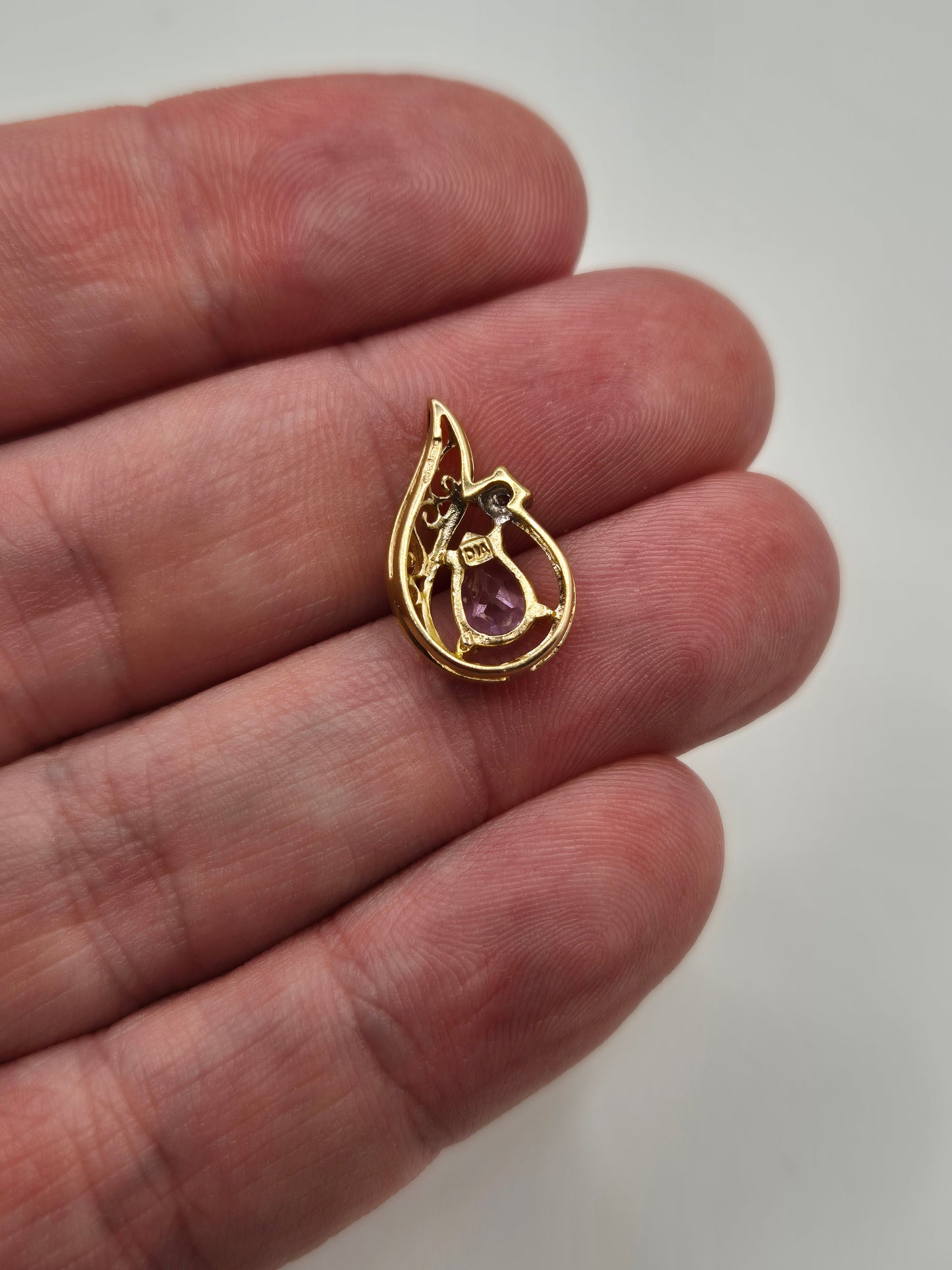 9ct gold amethyst and diamond pendant