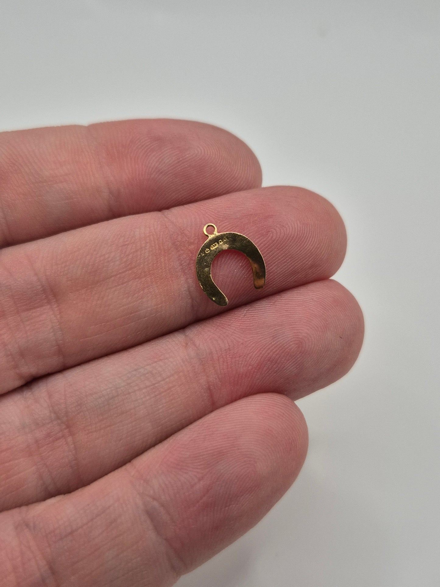 9ct gold horse shoe charm