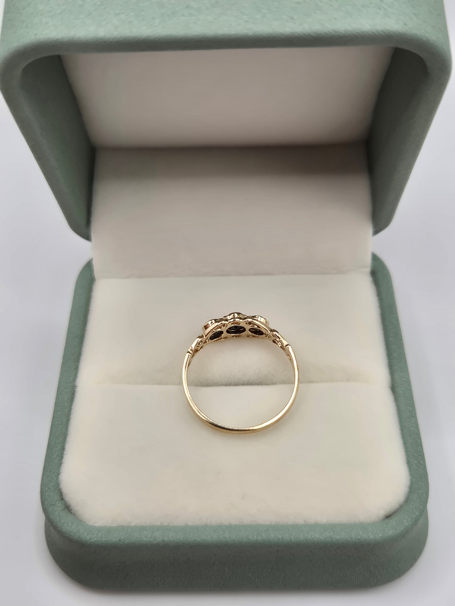 9ct gold sapphire ring