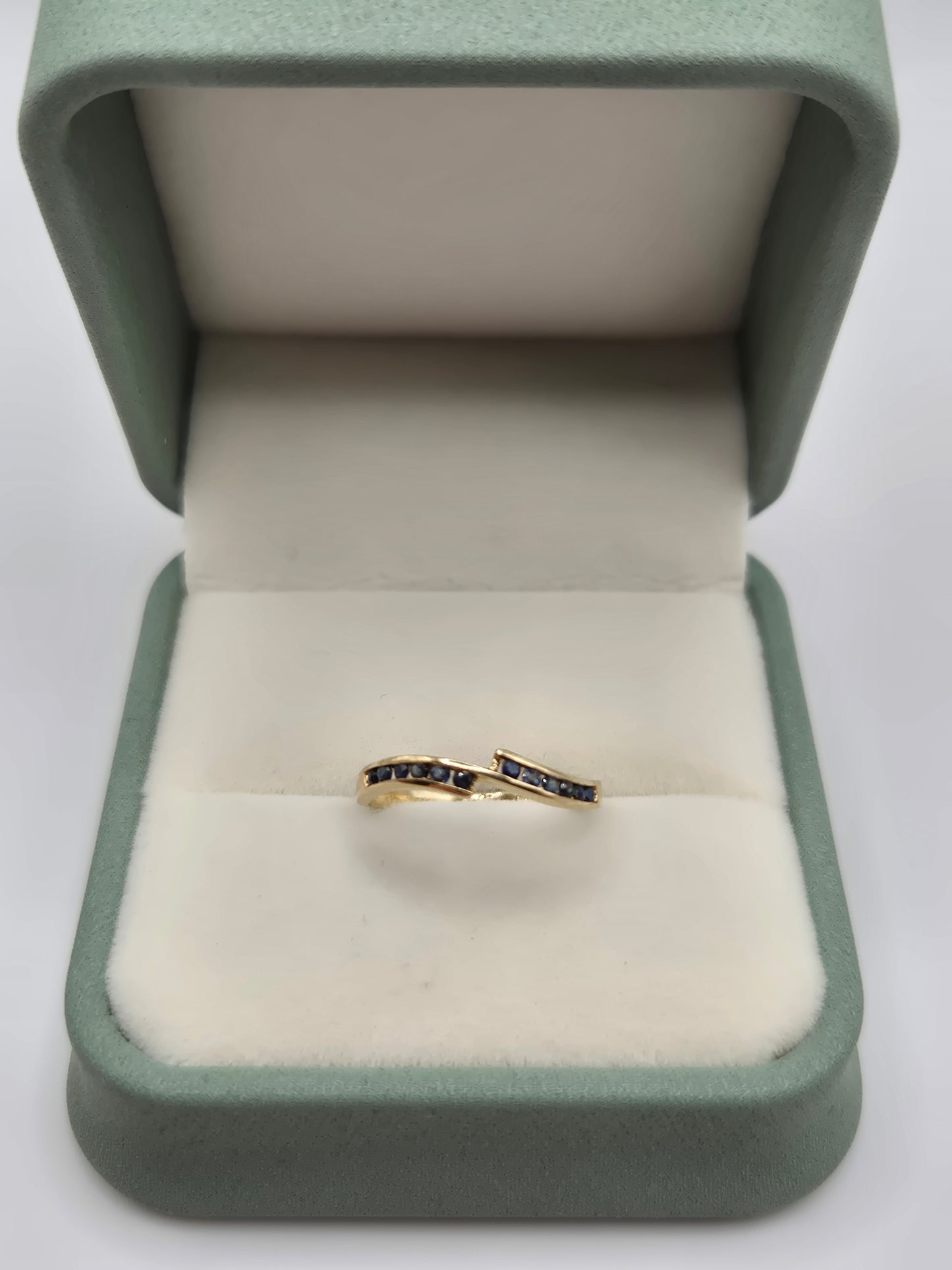9ct gold sapphire ring