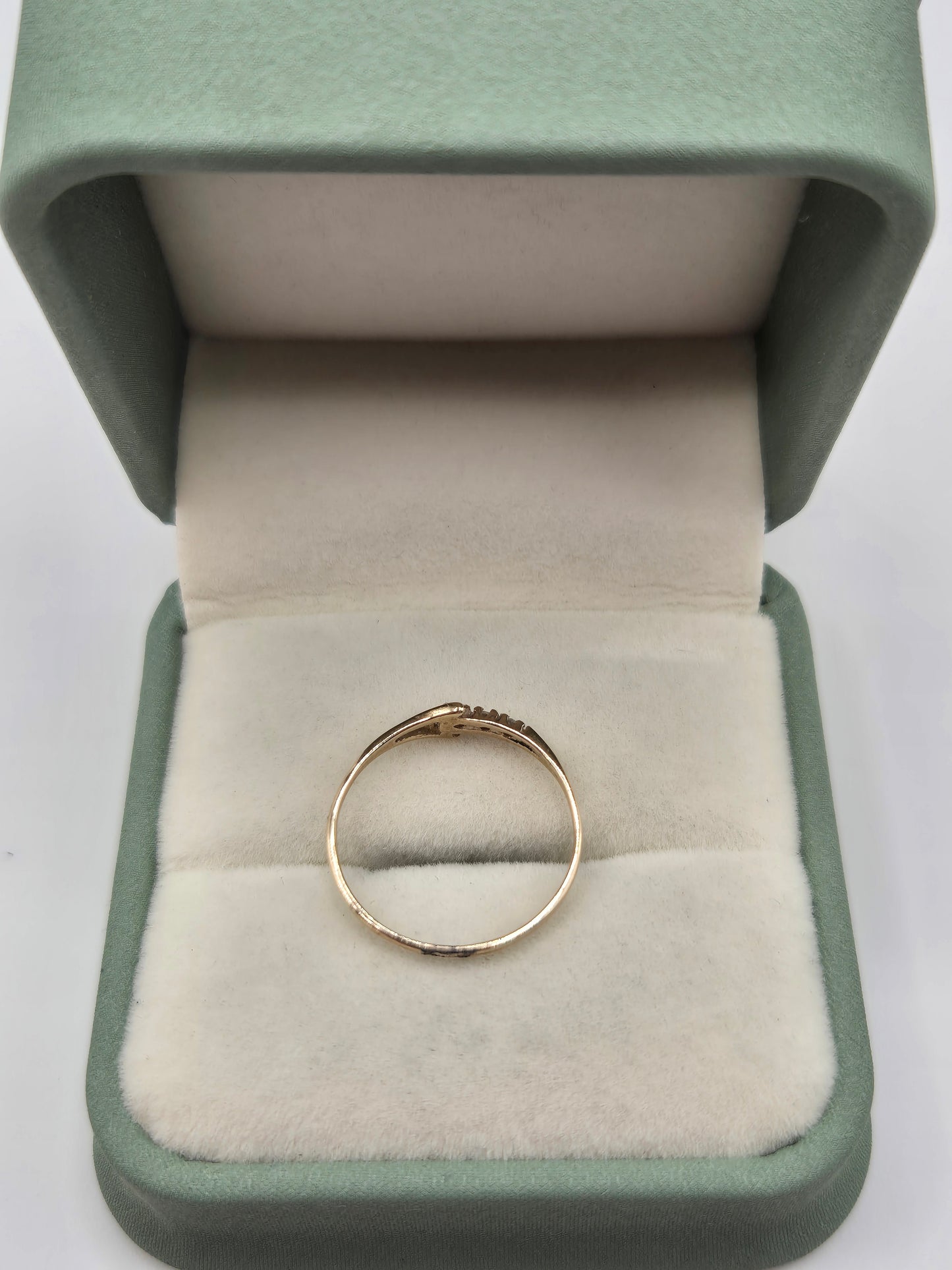 9ct gold diamond ring