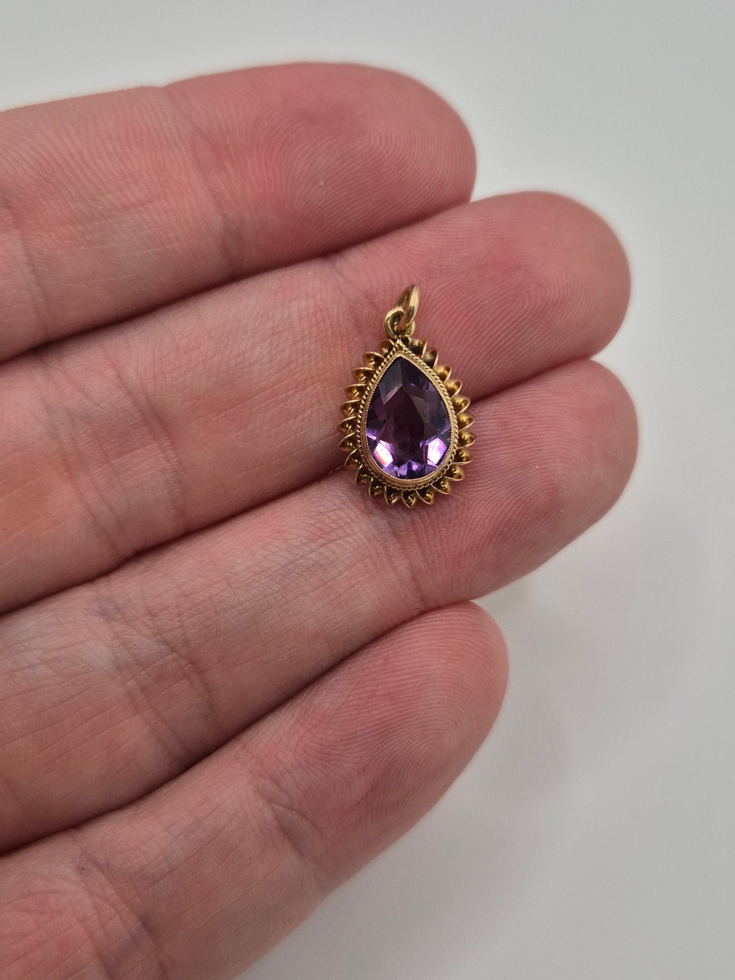 9ct gold amethyst pendant