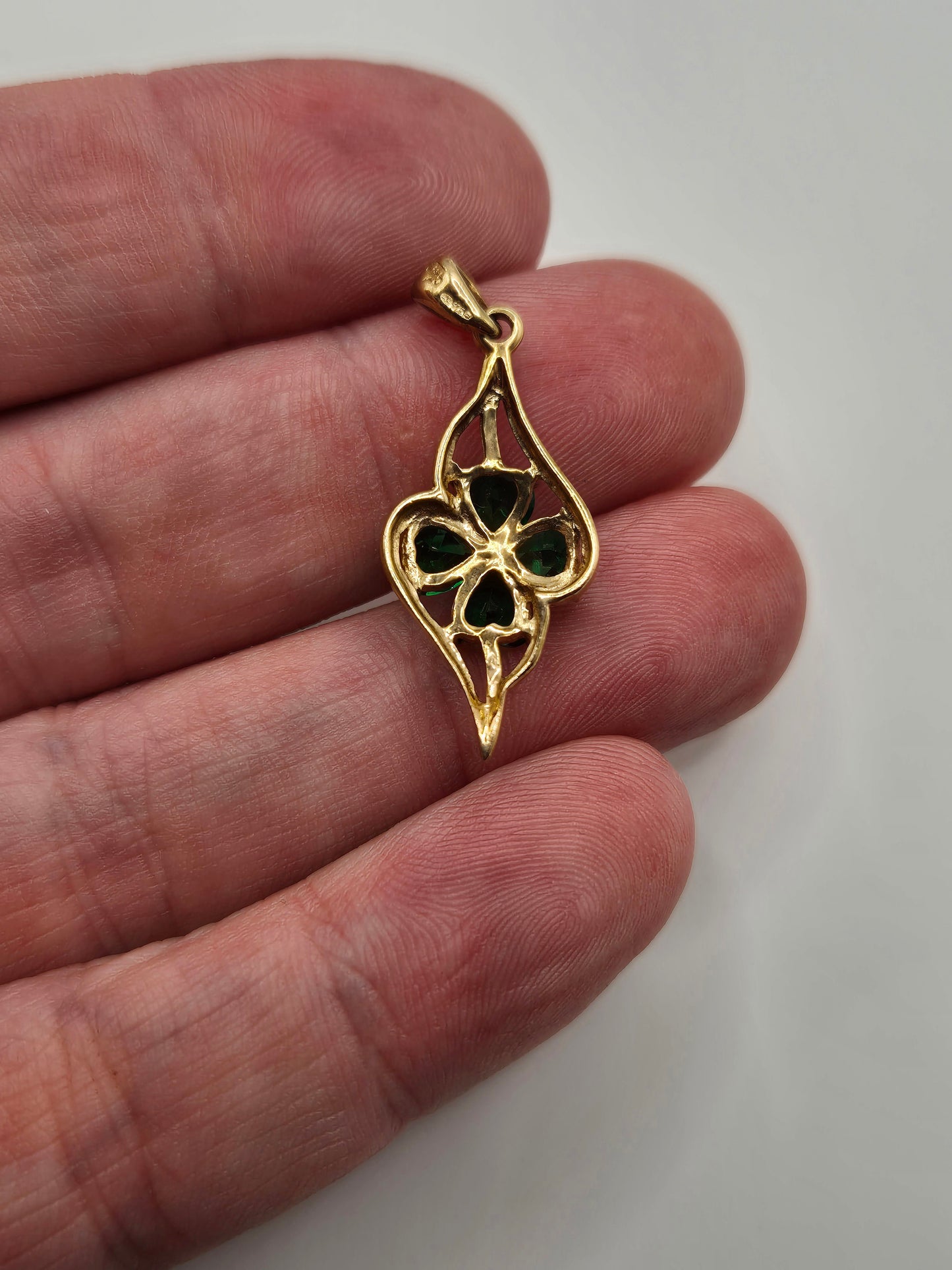 9ct gold gemstone pendant