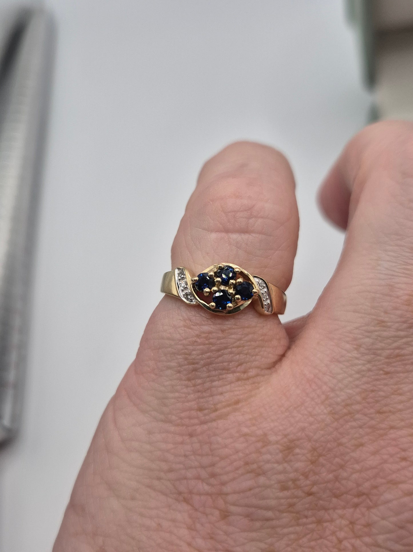 9ct gold sapphire and diamond ring