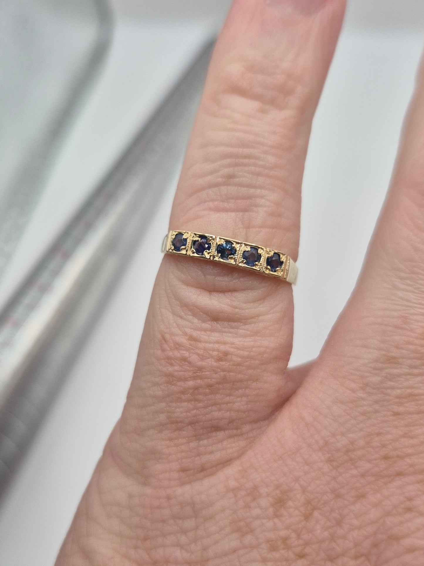 9ct gold sapphire ring