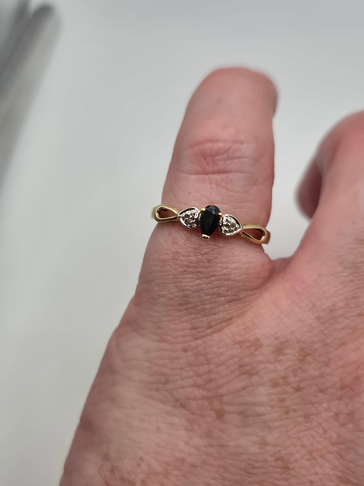 9ct gold sapphire and diamond ring