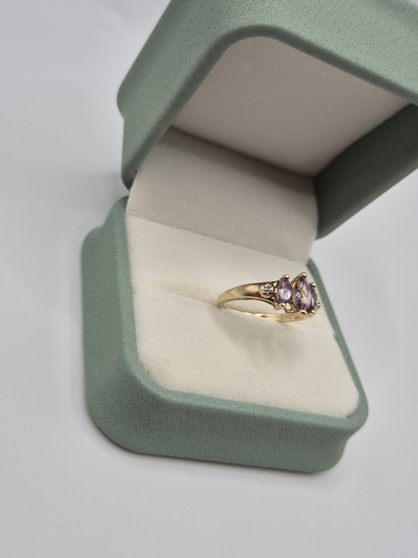 9ct gold amethyst and diamond ring