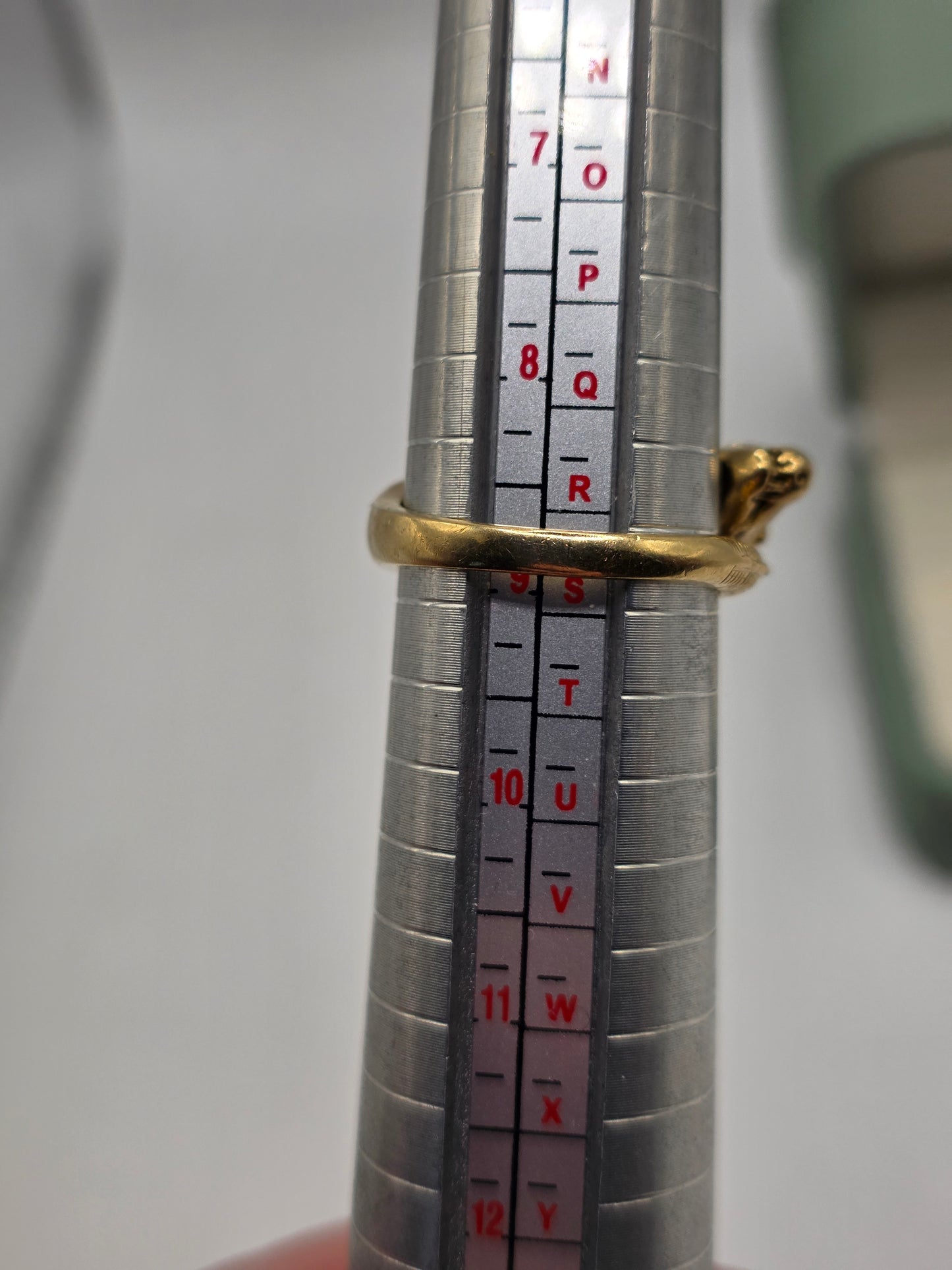 Heavy 9ct gold crocodile ring