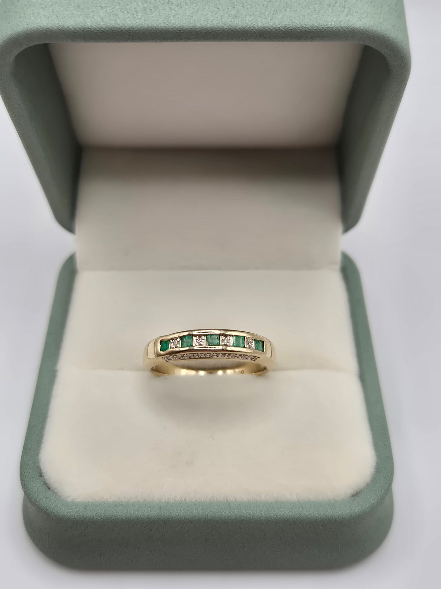 9ct gold emerald and diamond ring