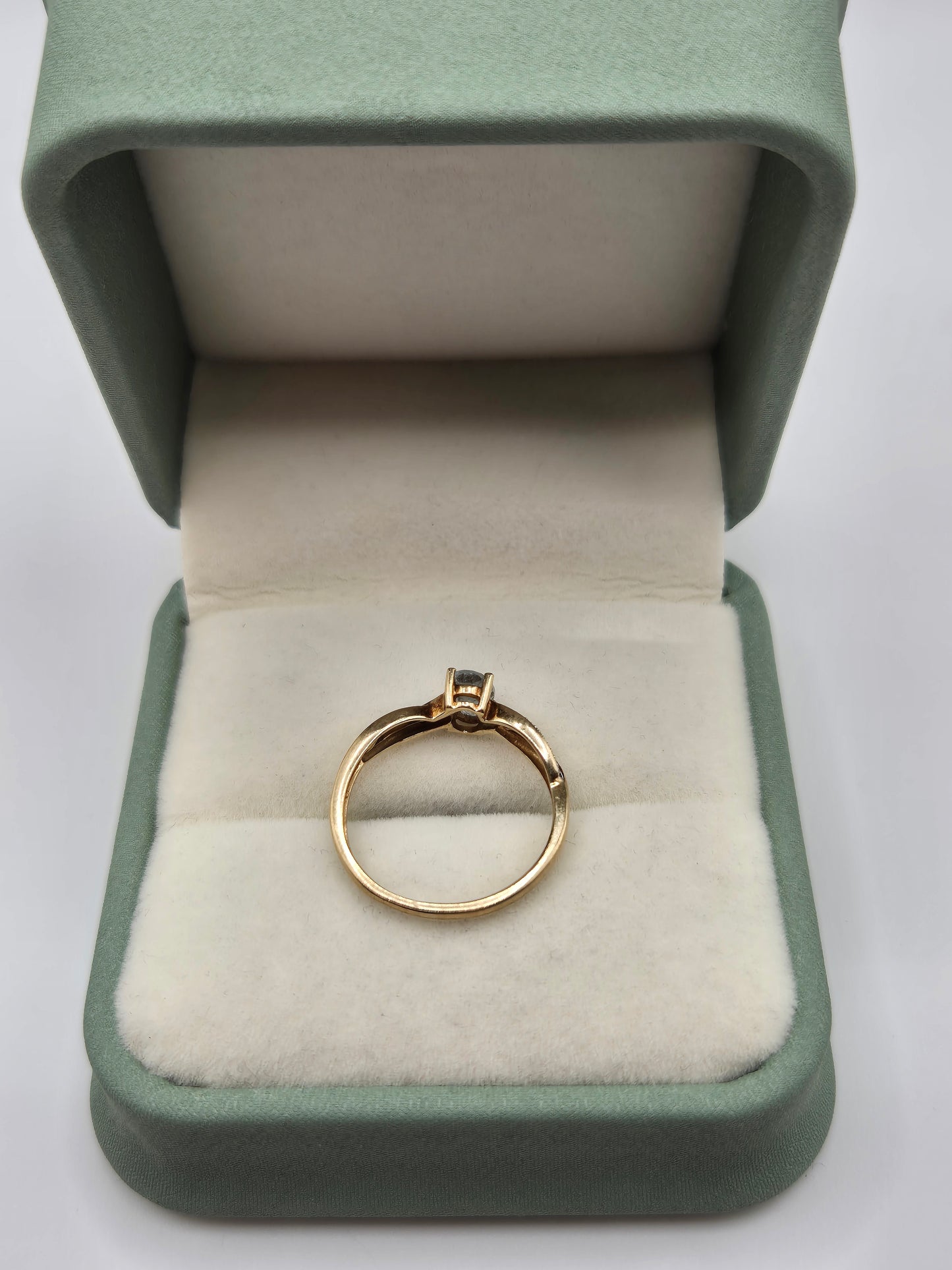 9ct gold topaz and diamond ring
