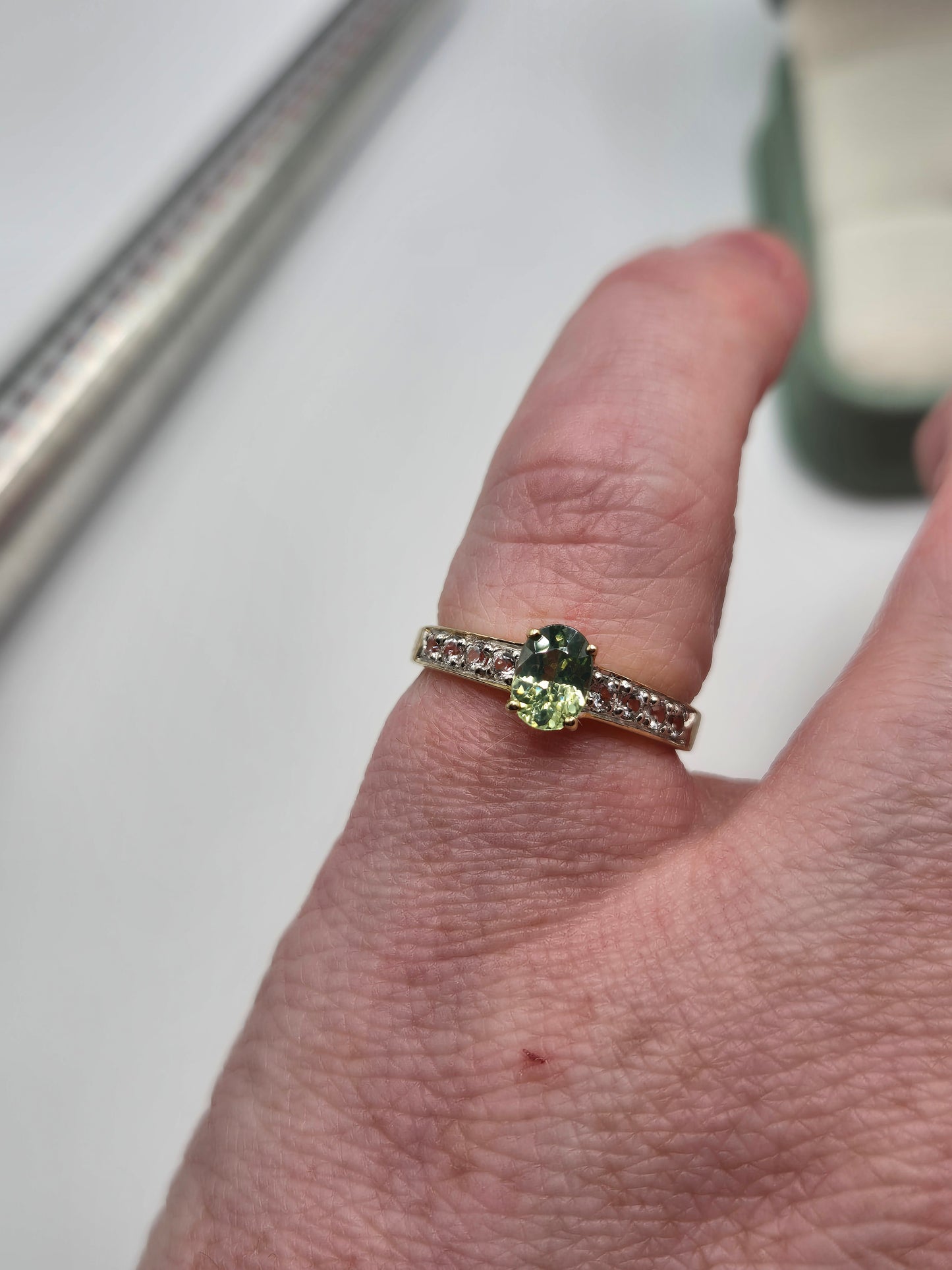 9ct gold peridot and cz ring