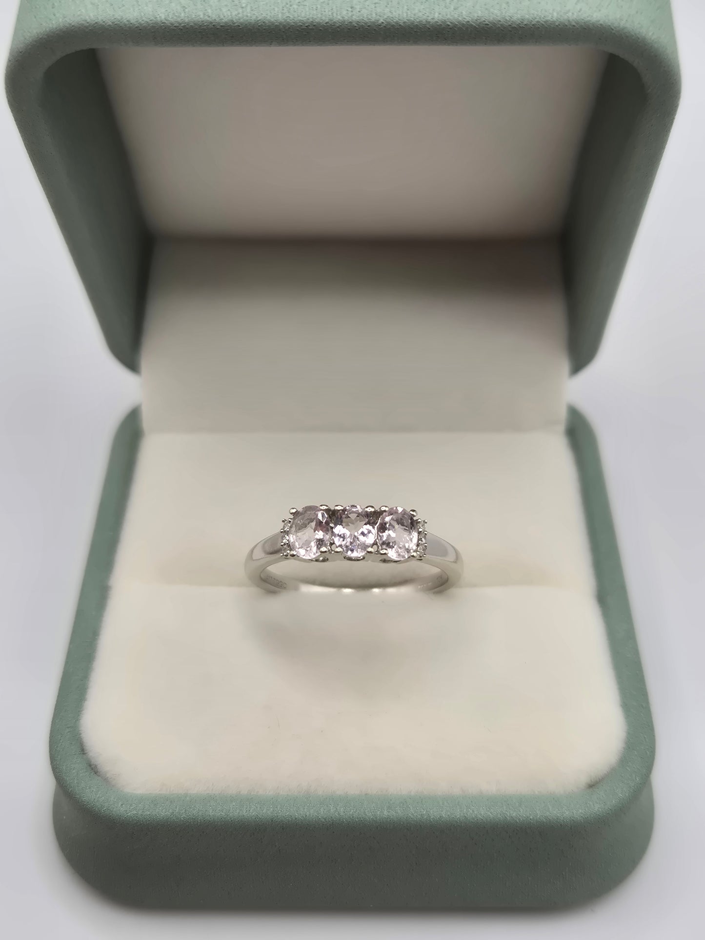 9ct white gold pale morganite ring
