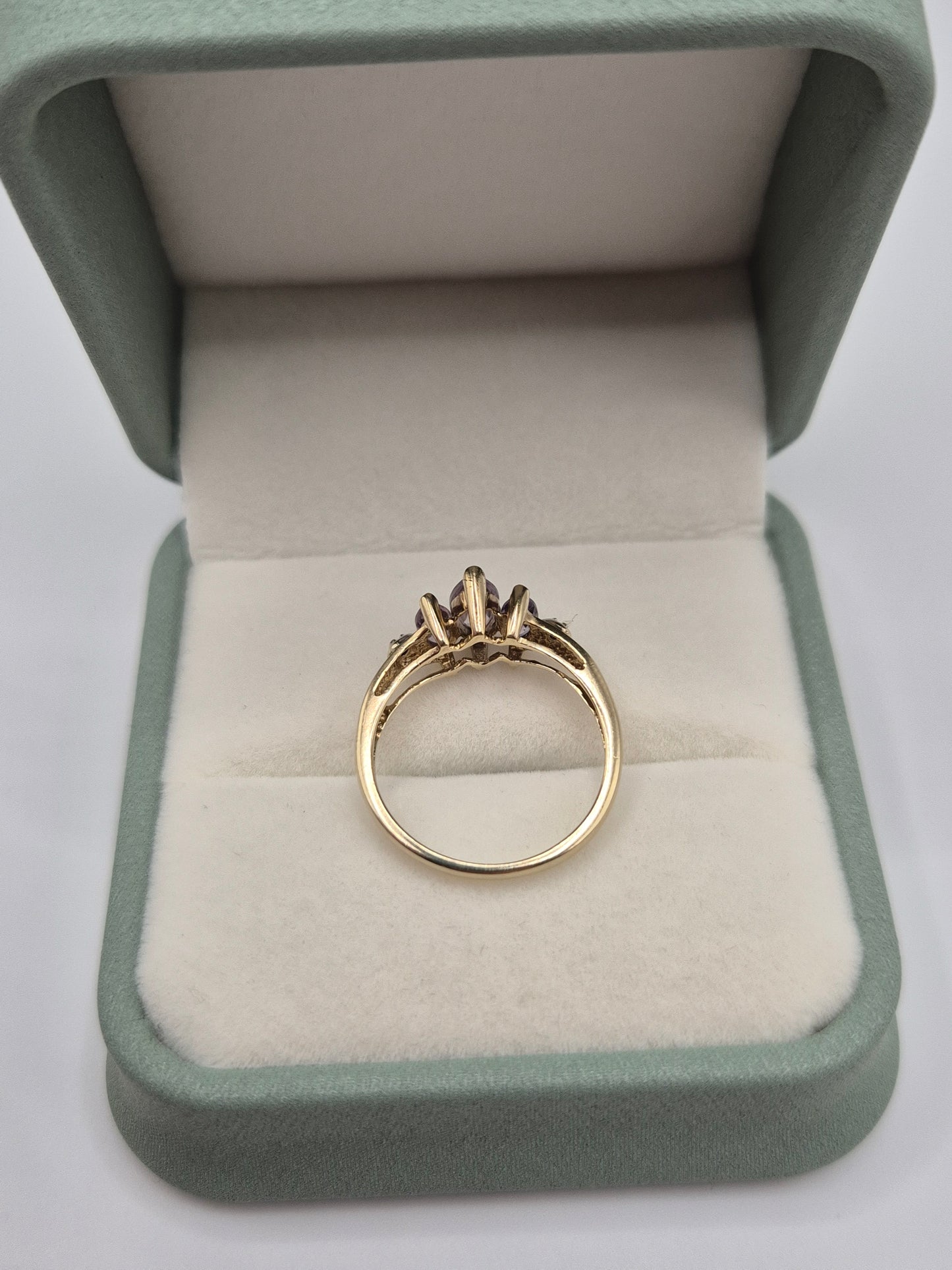 9ct gold amethyst and diamond ring