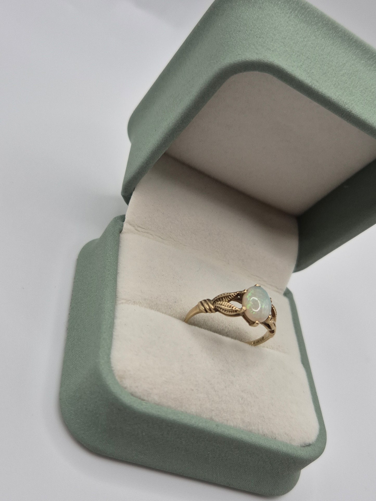 9ct gold opal ring