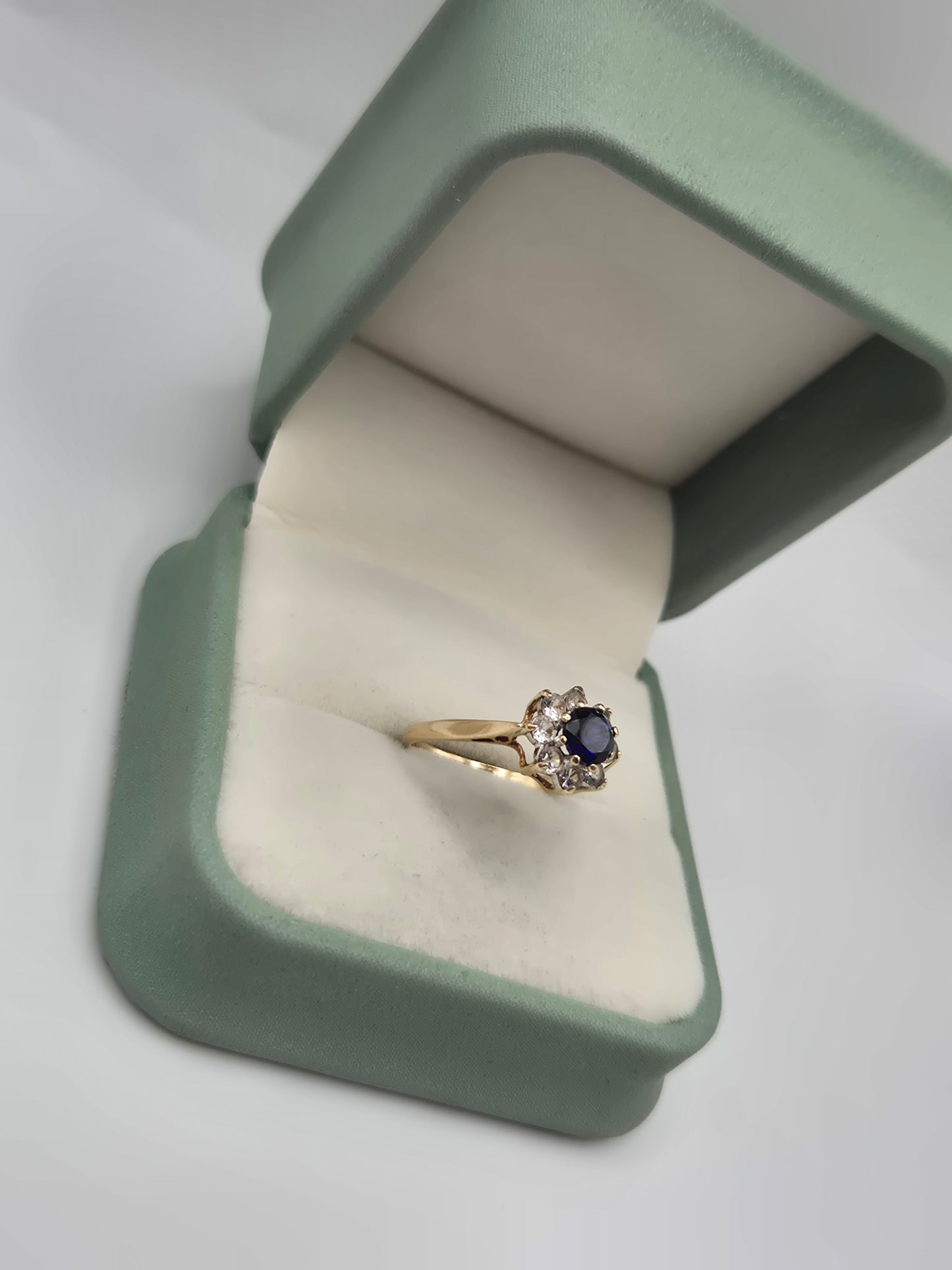 9ct gold synthetic sapphire and cz ring