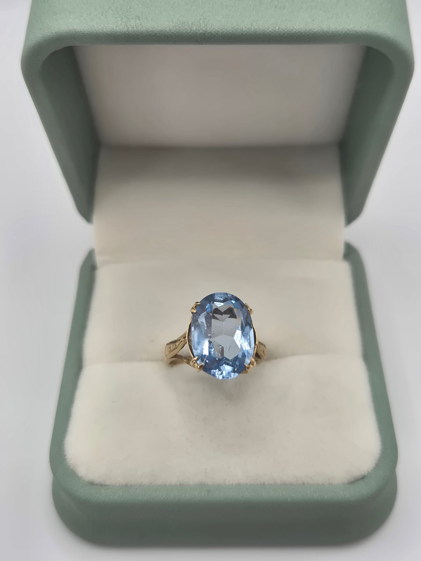 9ct gold topaz ring
