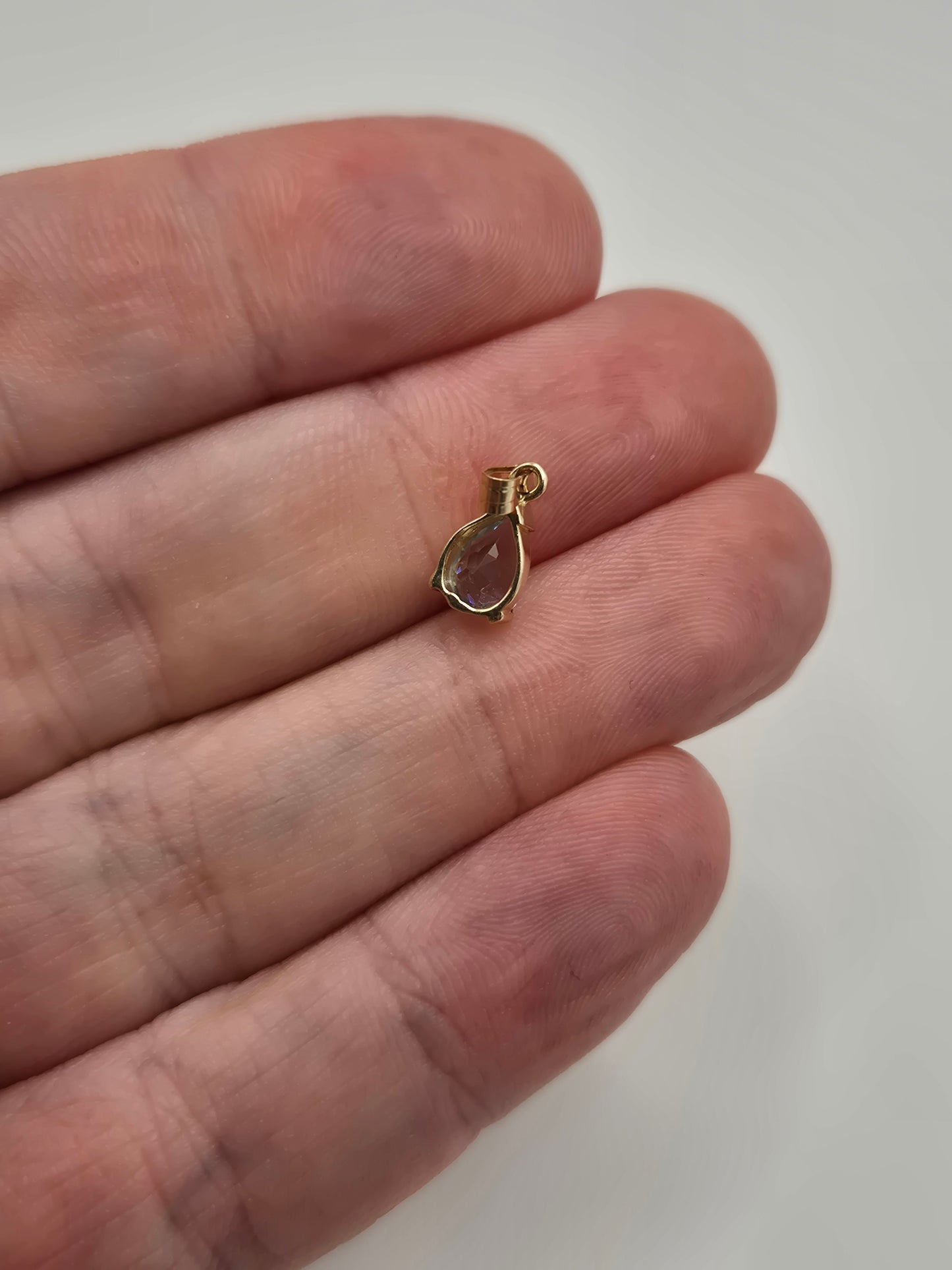 9ct gold topaz pendant