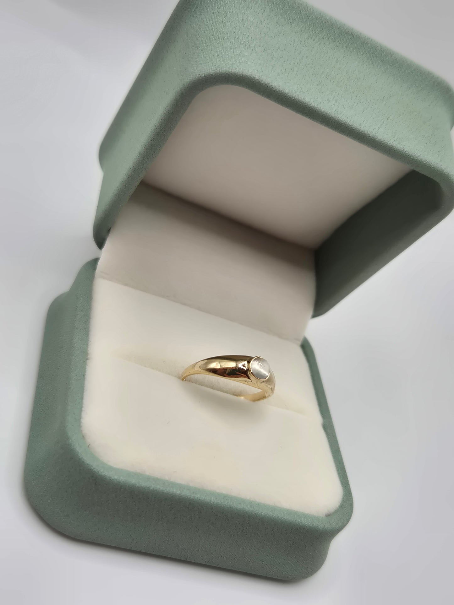 9ct gold moonstone gypsy ring