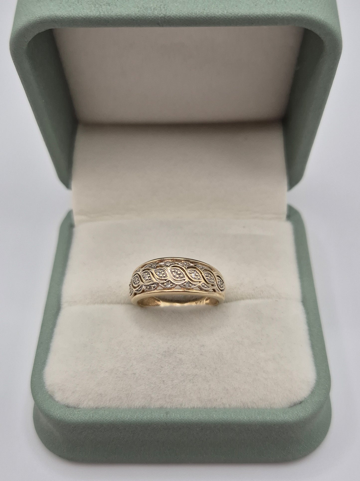 9ct gold diamond ring