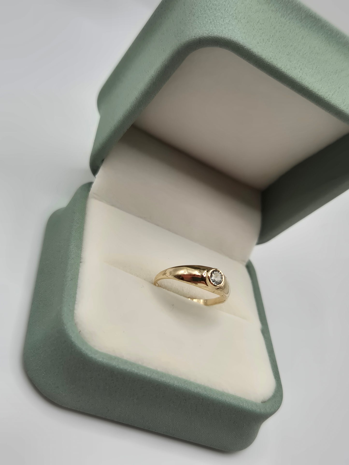 9ct gold topaz gypsy ring