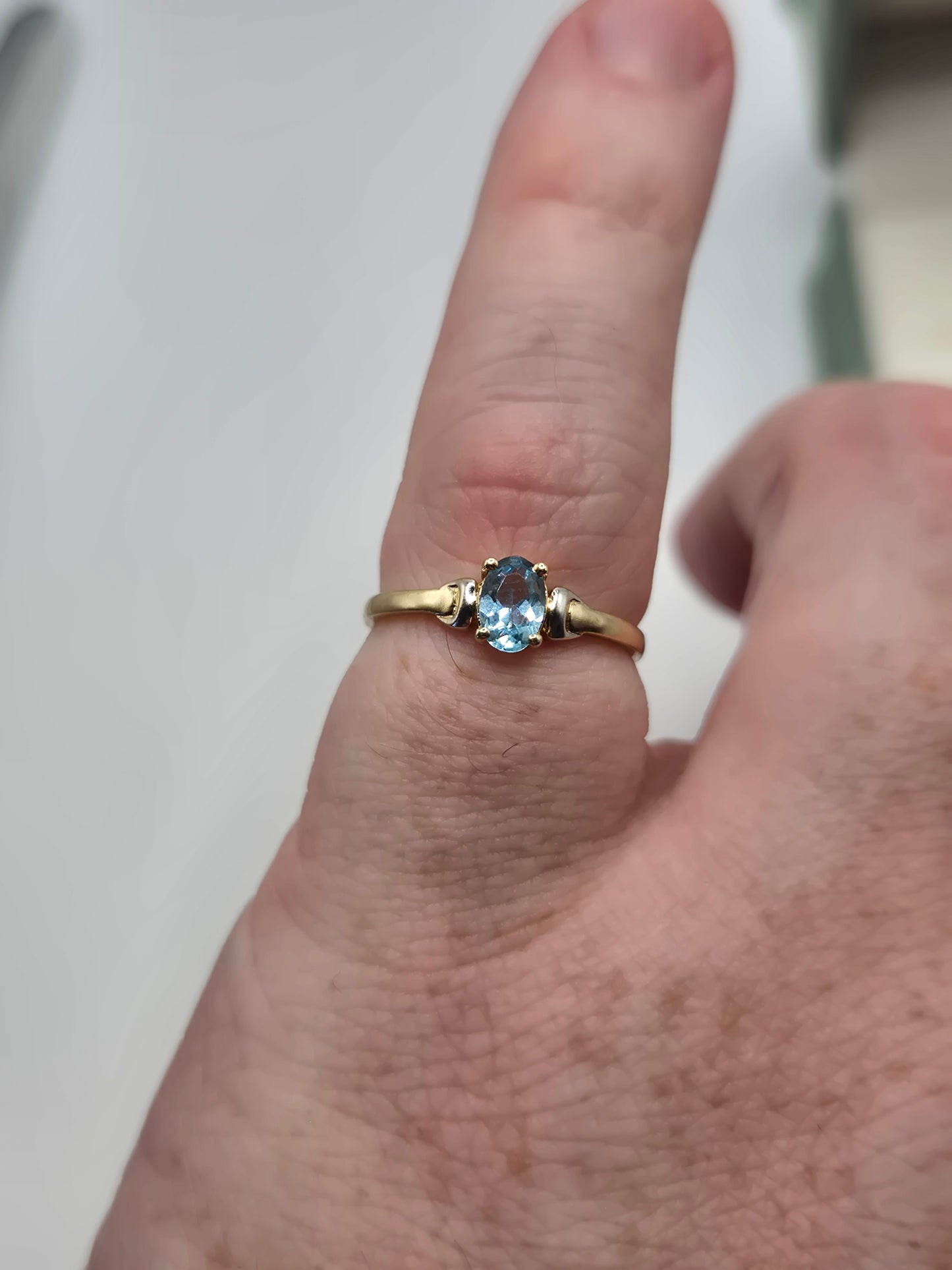 9ct gold topaz ring