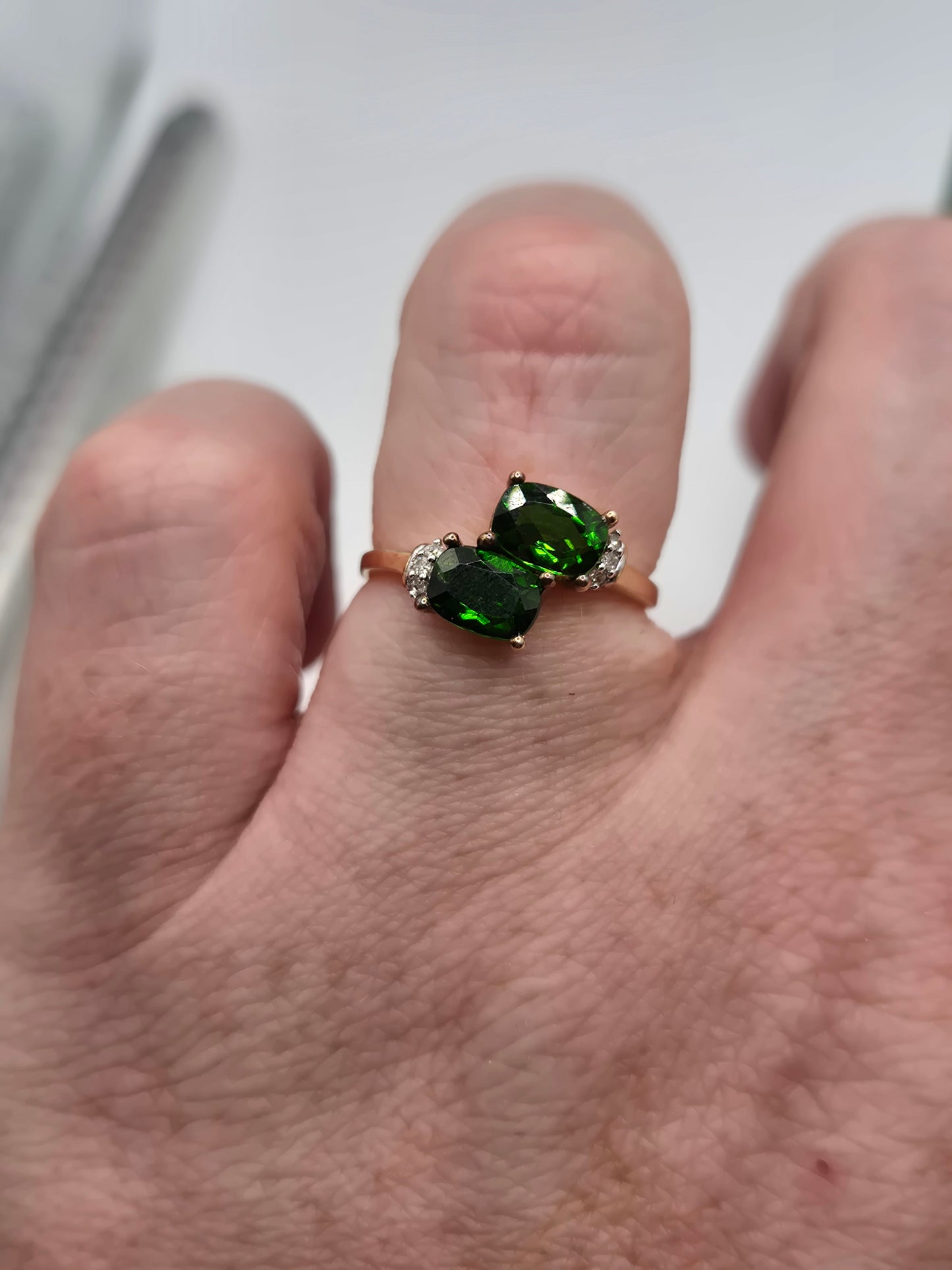 9ct gold diopside and diamond ring