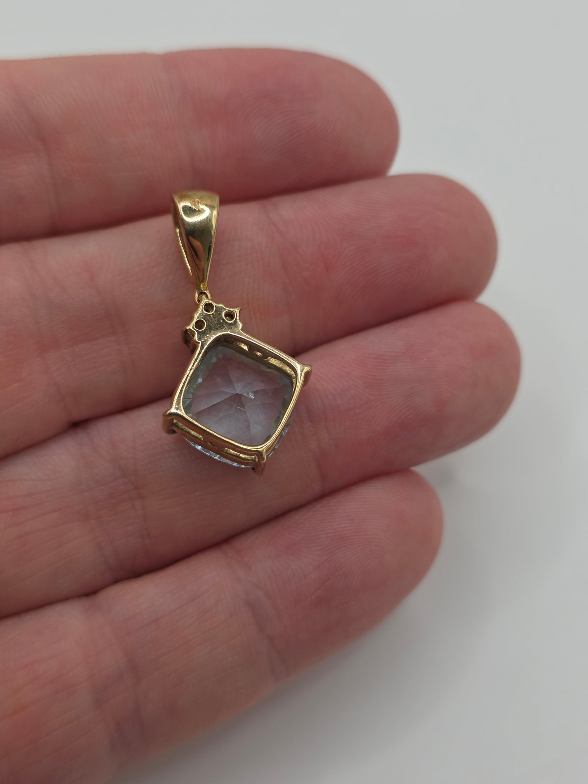 Heavy 9ct gold topaz pendant