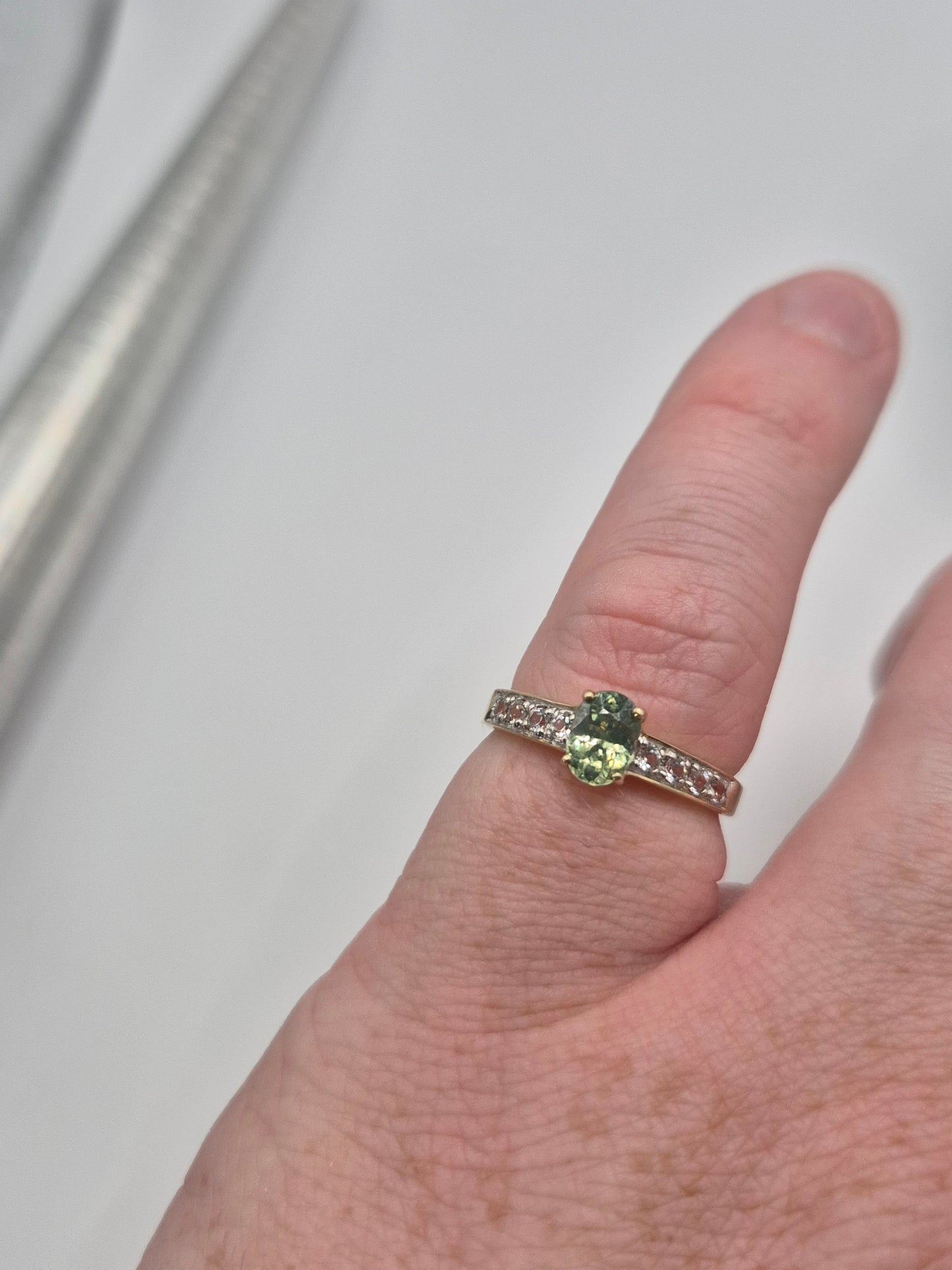 9ct gold peridot and zircon ring