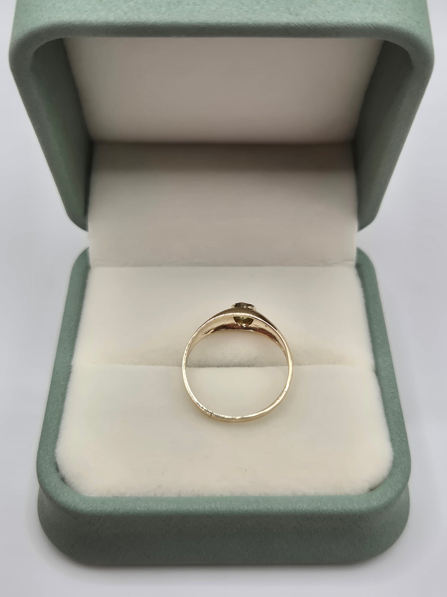 9ct gold peridot gypsy ring