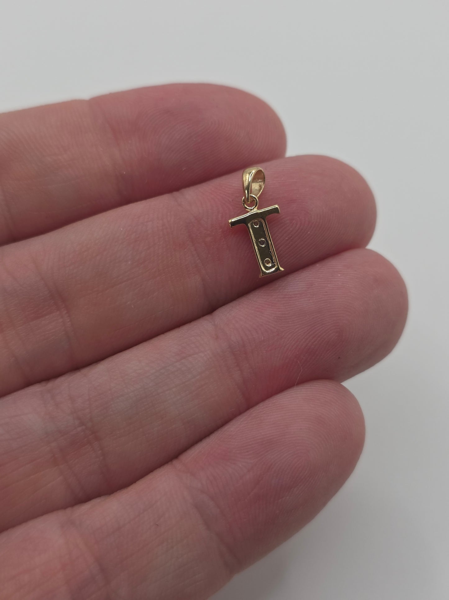 9ct gold diamond initial T pendant