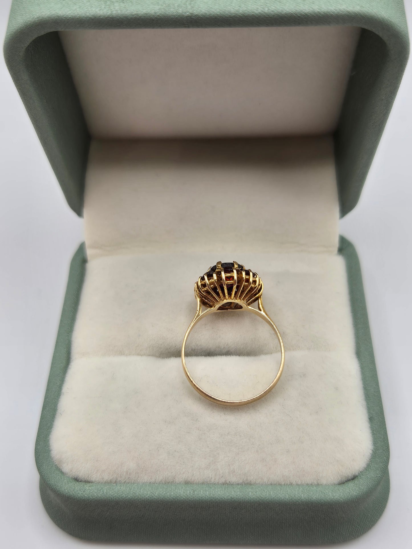 9ct gold garnet cluster ring