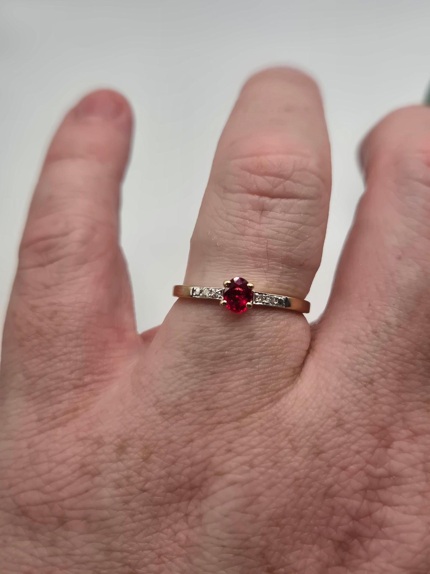 9ct gold spinel and diamond ring